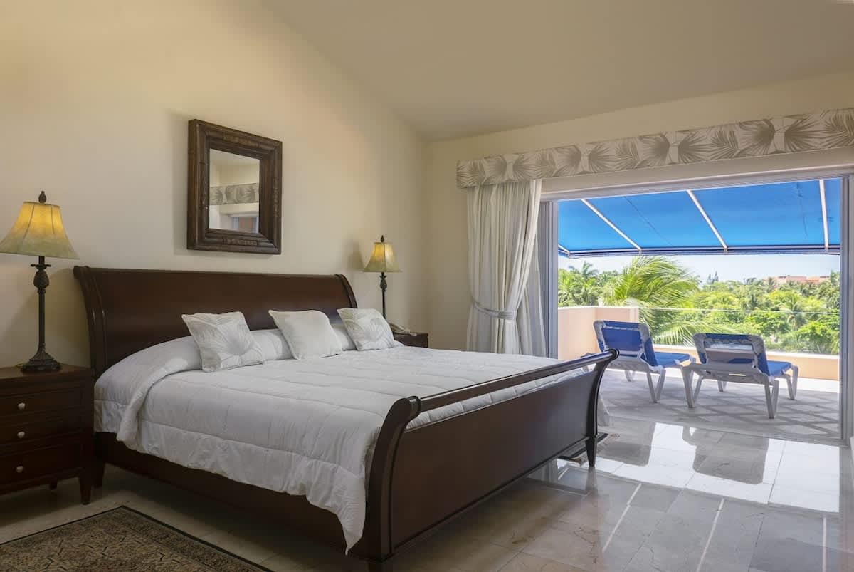 Puerto Aventuras Apartment: Pool, Marina & Balcony — Puerto Aventuras, Quintana Roo — vacation rental