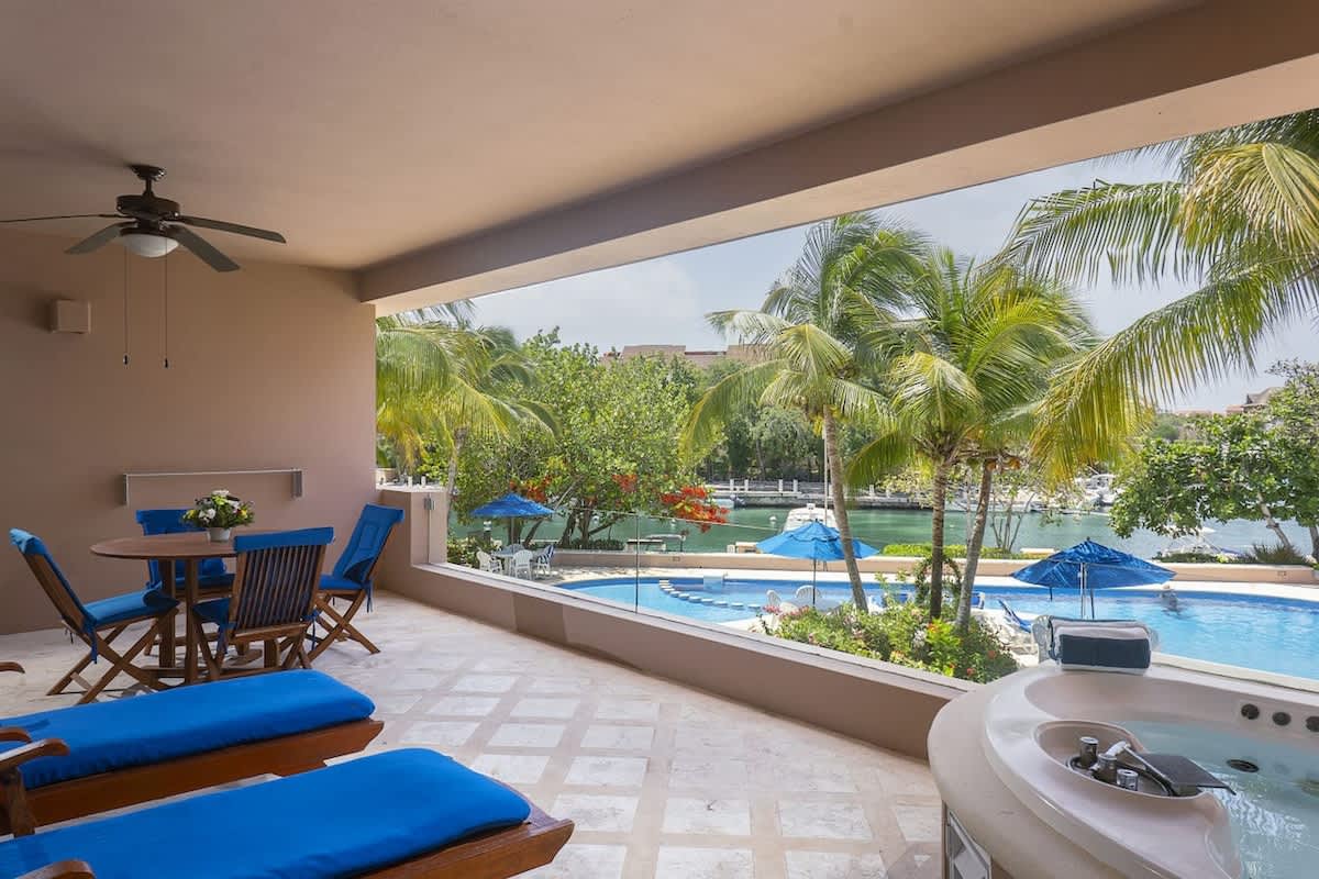 Puerto Aventuras: Apartamento con piscina y balcón — Puerto Aventuras, Quintana Roo — vacation rental