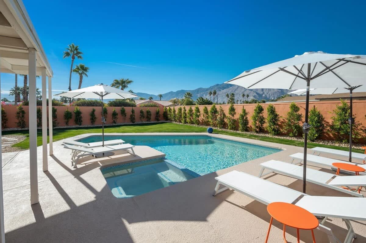 Mid - Century Retreat