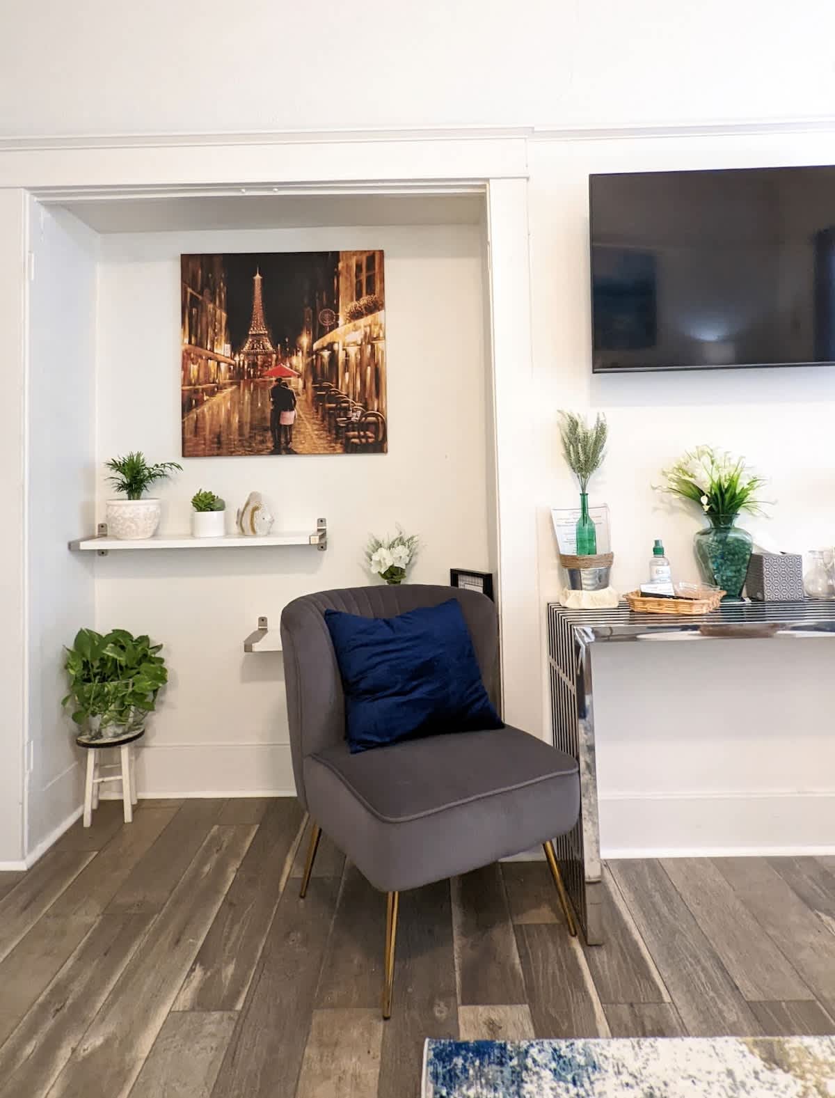Metro Paris- Elegant French Themed