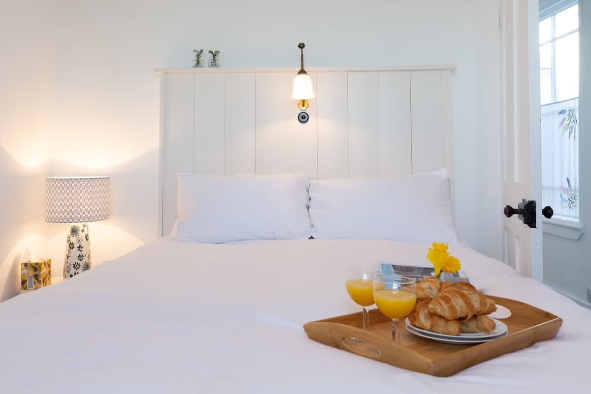 Janies Cottage- Eclectic Interiors & Vintage charm — Mousehole, Cornwall — vacation rental