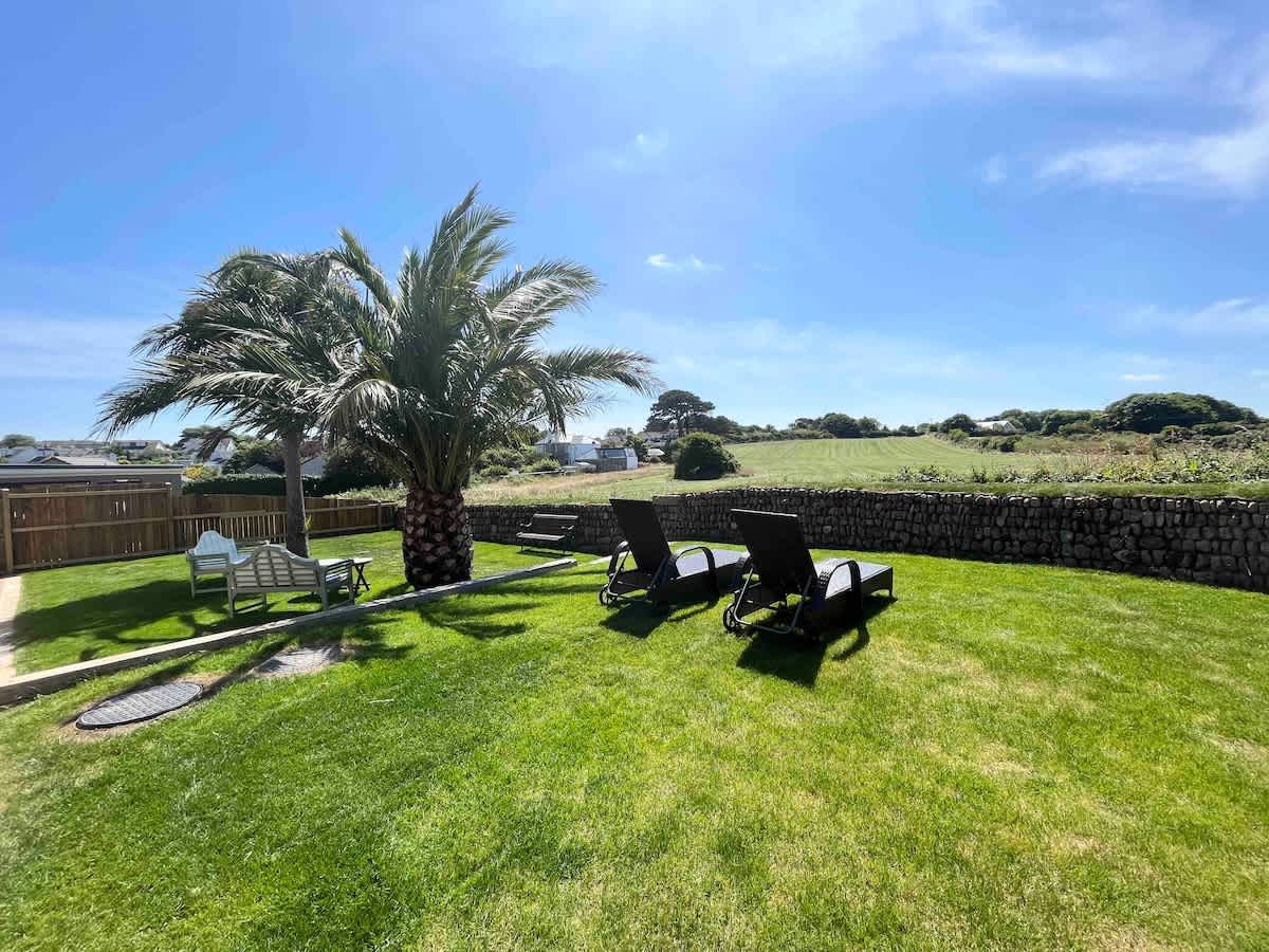 Modern 3 bed Bungalow with parking, private garden — Newlyn, Cornwall — vacation rental