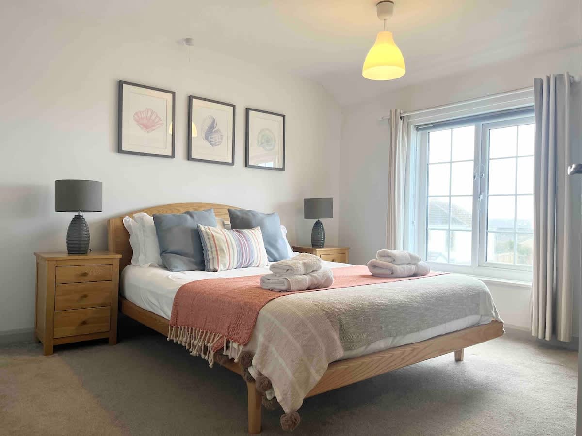 Hebaska~Watergate Bay~3 Bedroom — Tregurrian, England — vacation rental