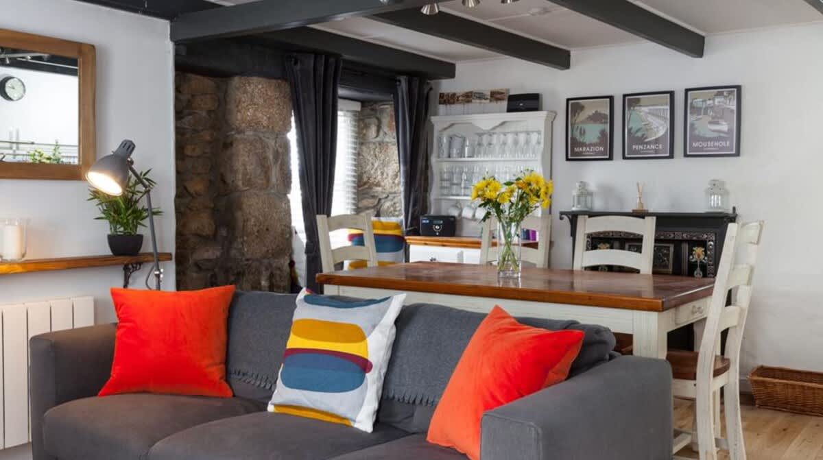 Poldark Charming Mousehole Harbour Cottage