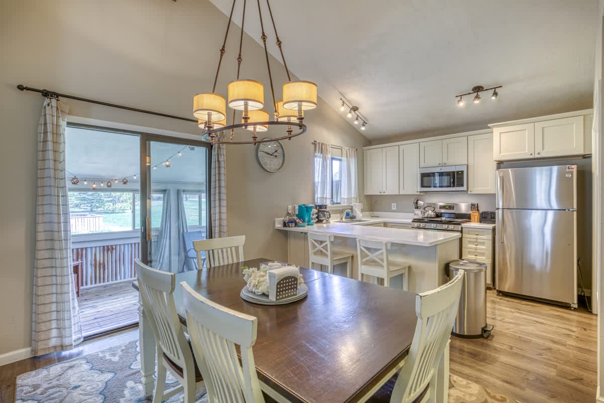 2BR w/Enclosed Sunroom & AC in Quiet Neighborhood — Pagosa Springs, CO — vacation rental