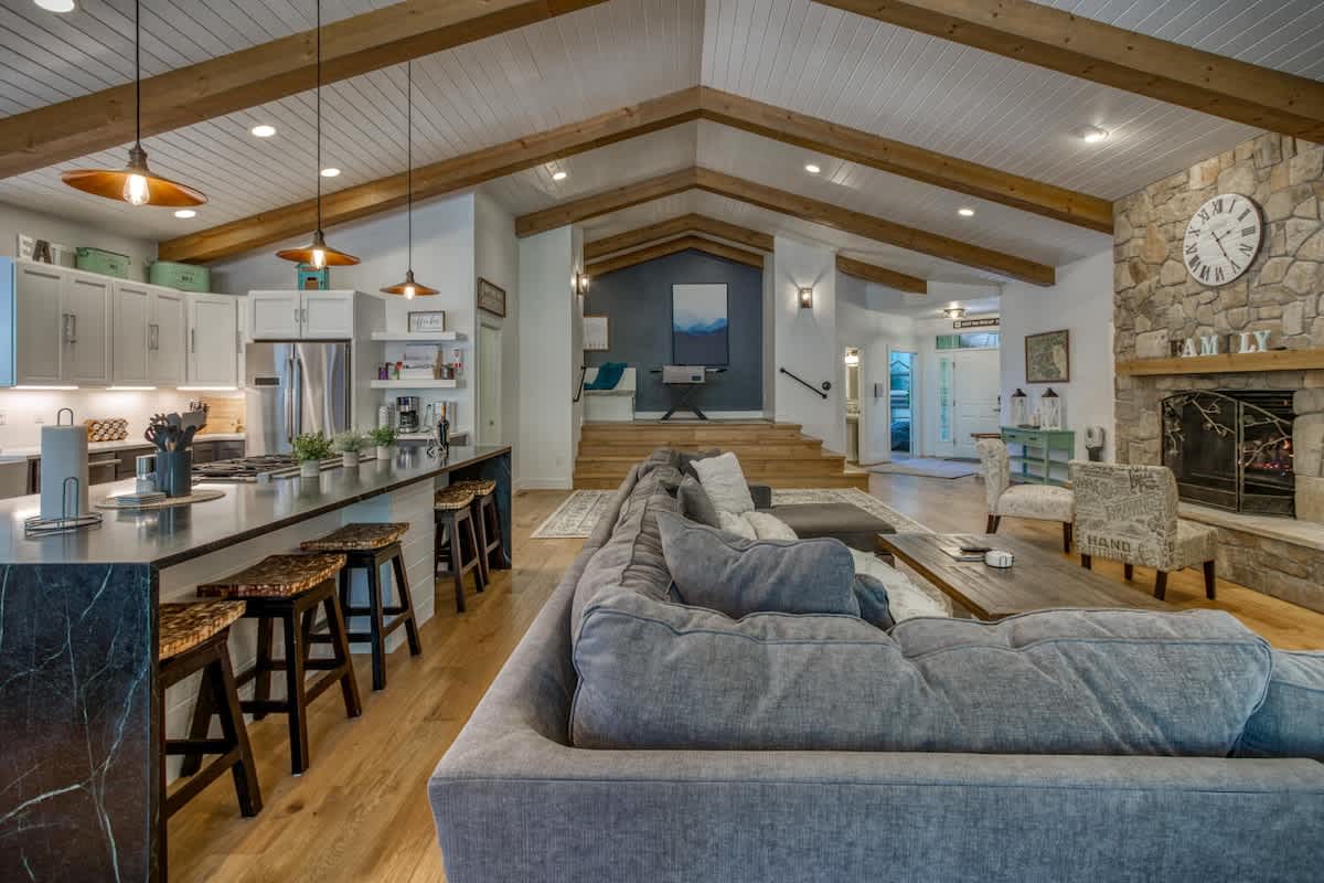 Pagosa Luxe Retreat | Hot Tub, Playroom + Views — Pagosa Springs, CO — vacation rental