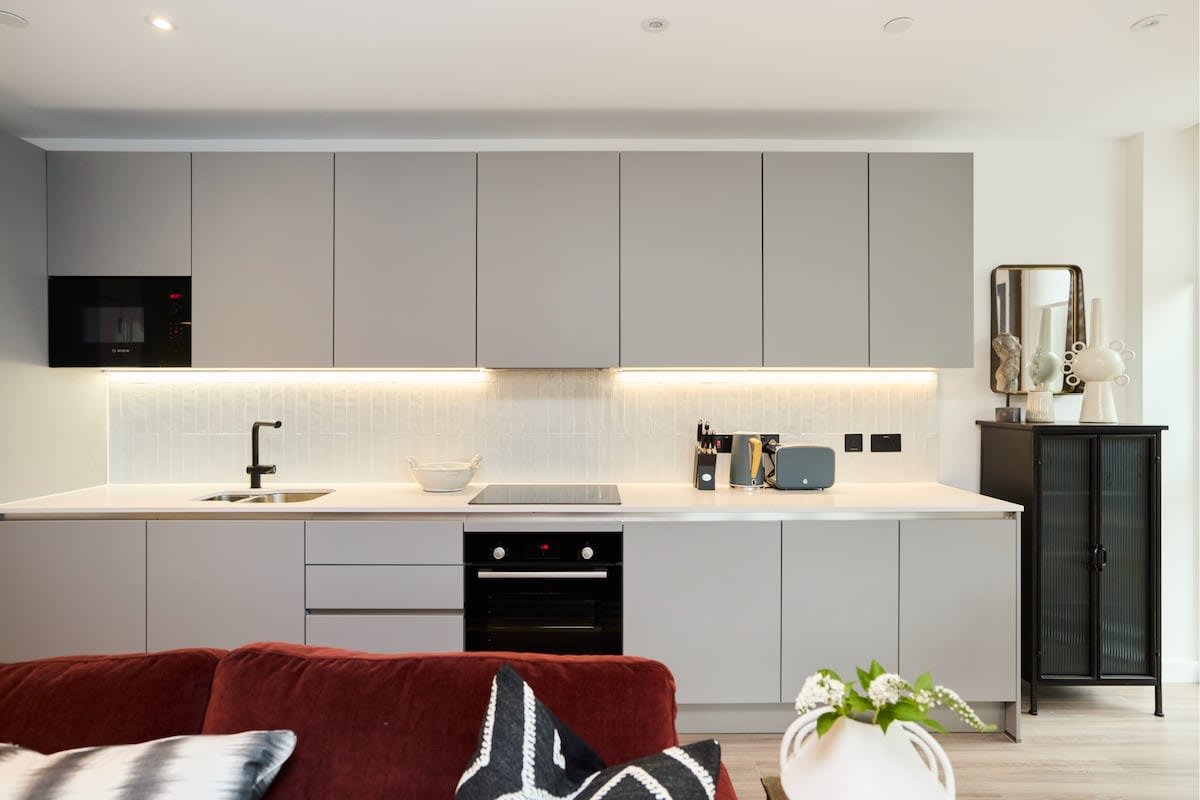 The Tottenham Hale Crib - 2BDR Flat with Balcony