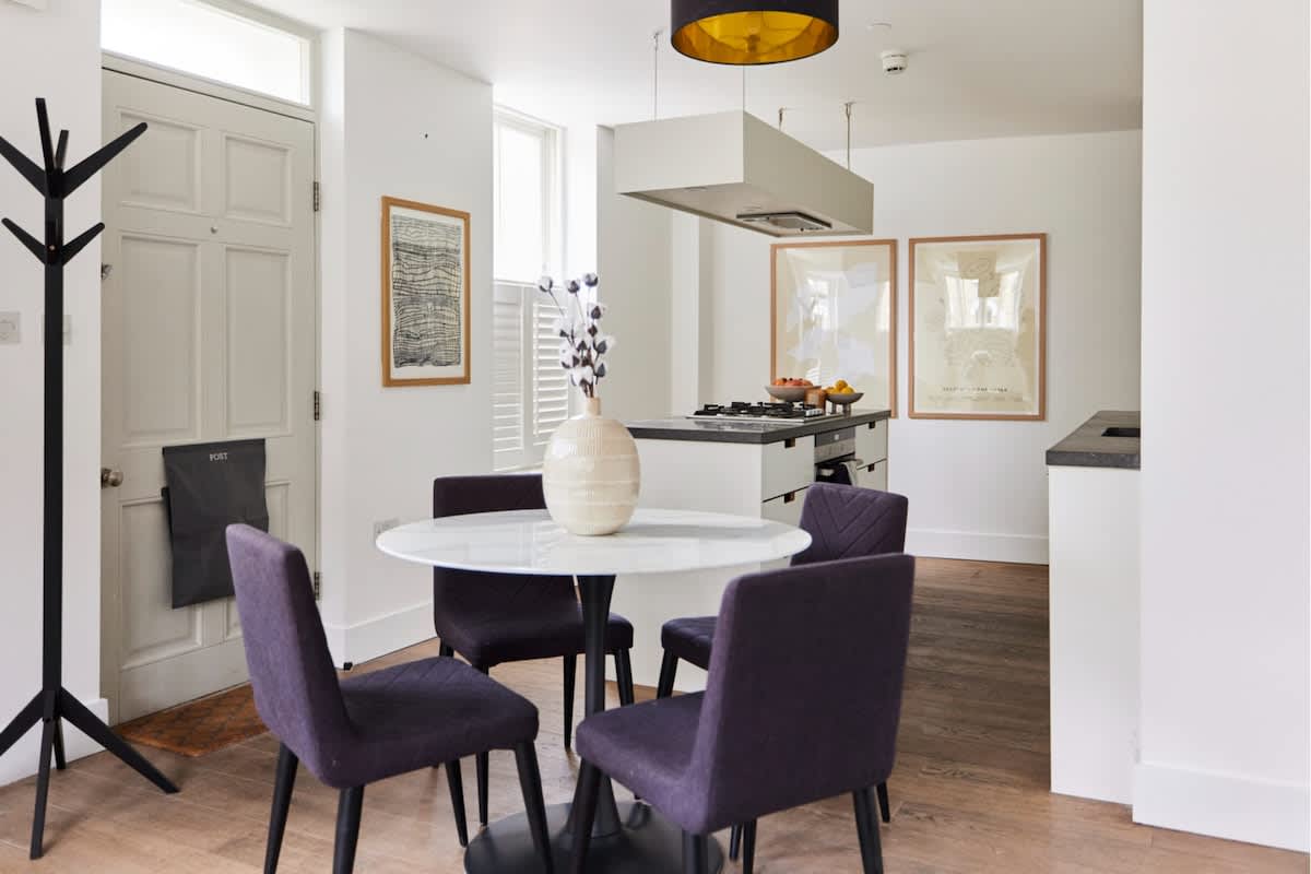 The Ravenscourt Park Escape - Bright 2 Bdr Flat