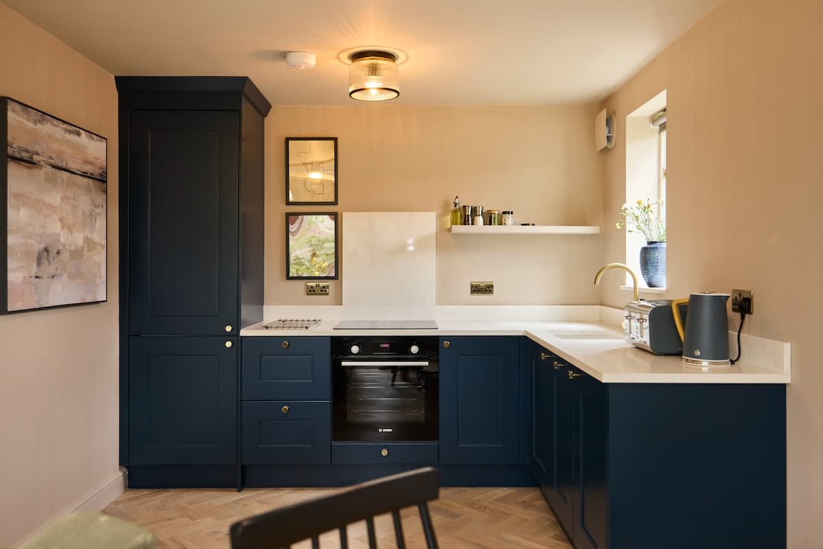 The Twickenham Wonder - 1 Bdr Flat with Parking