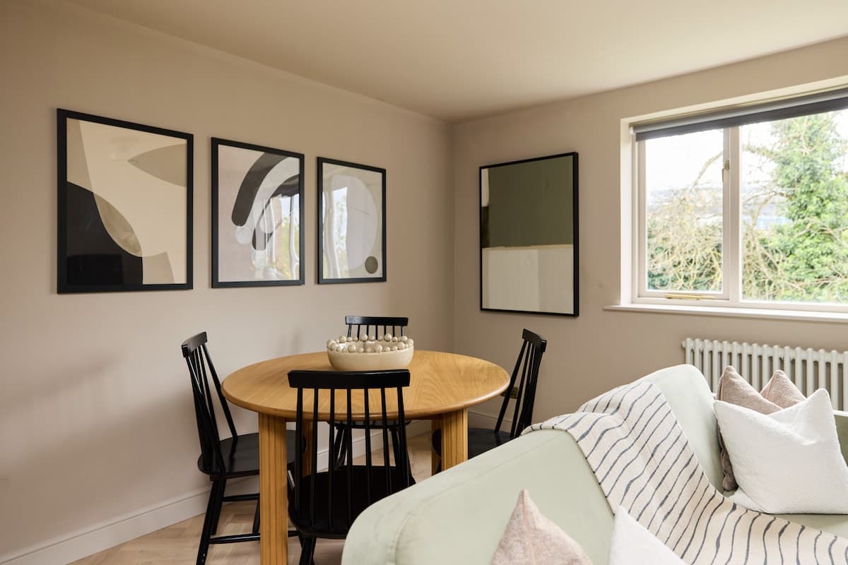 The Twickenham Wonder - 1 Bdr Flat with Parking
