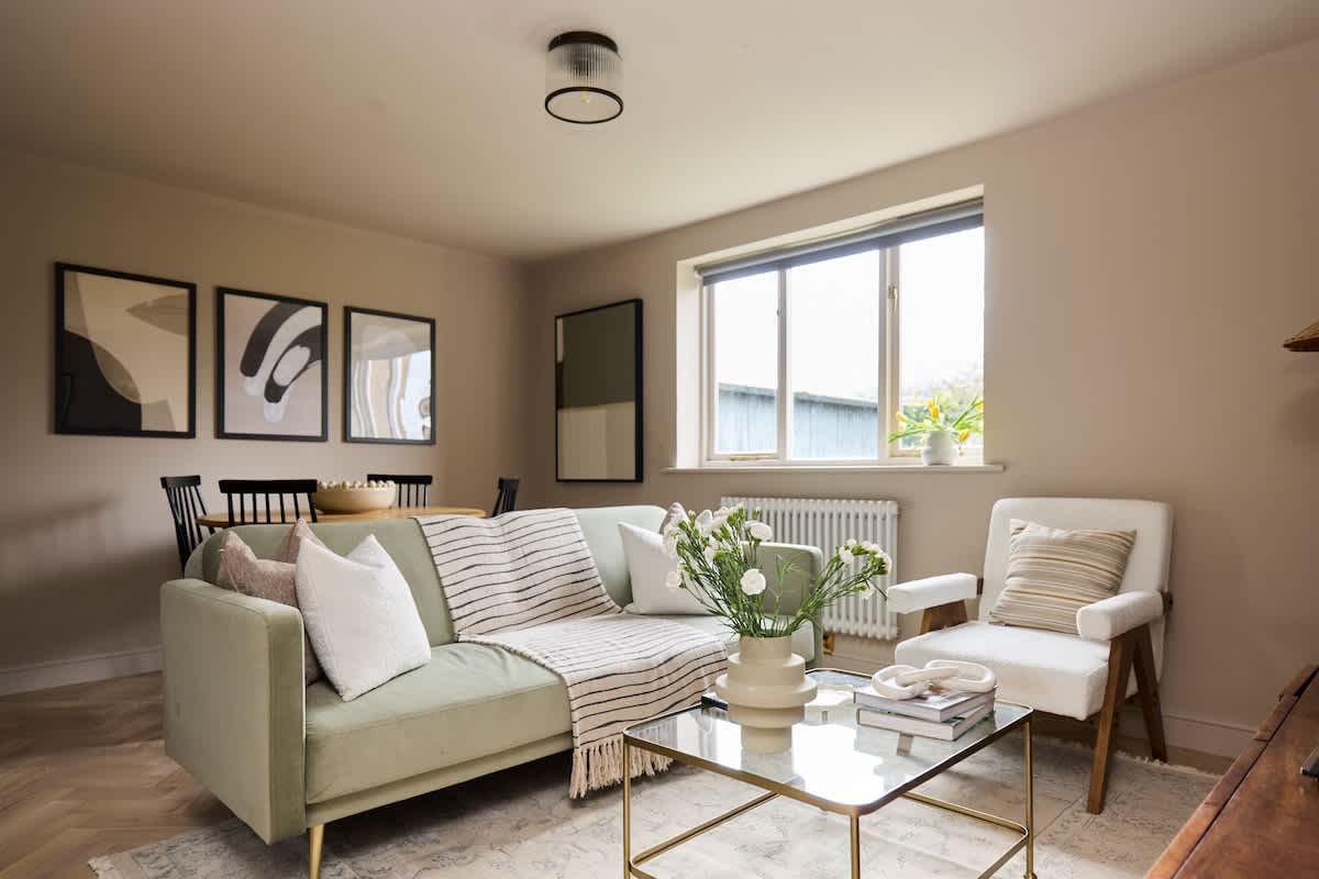 The Twickenham Wonder - 1 Bdr Flat with Parking