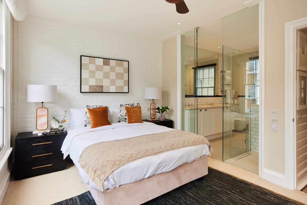 The St Lukes Garden Place - Spacious 4 Bdr House