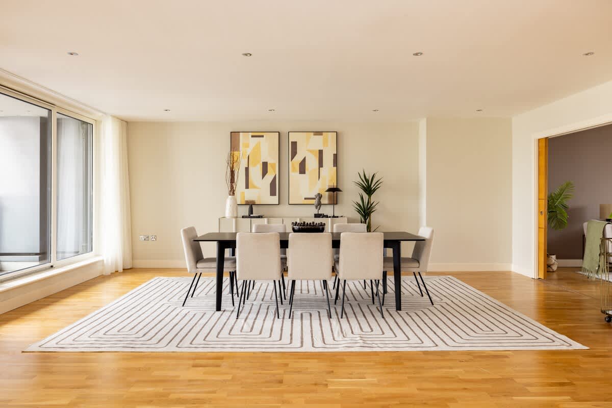 The Riverside Residence - 3BDR Flat with Balcony