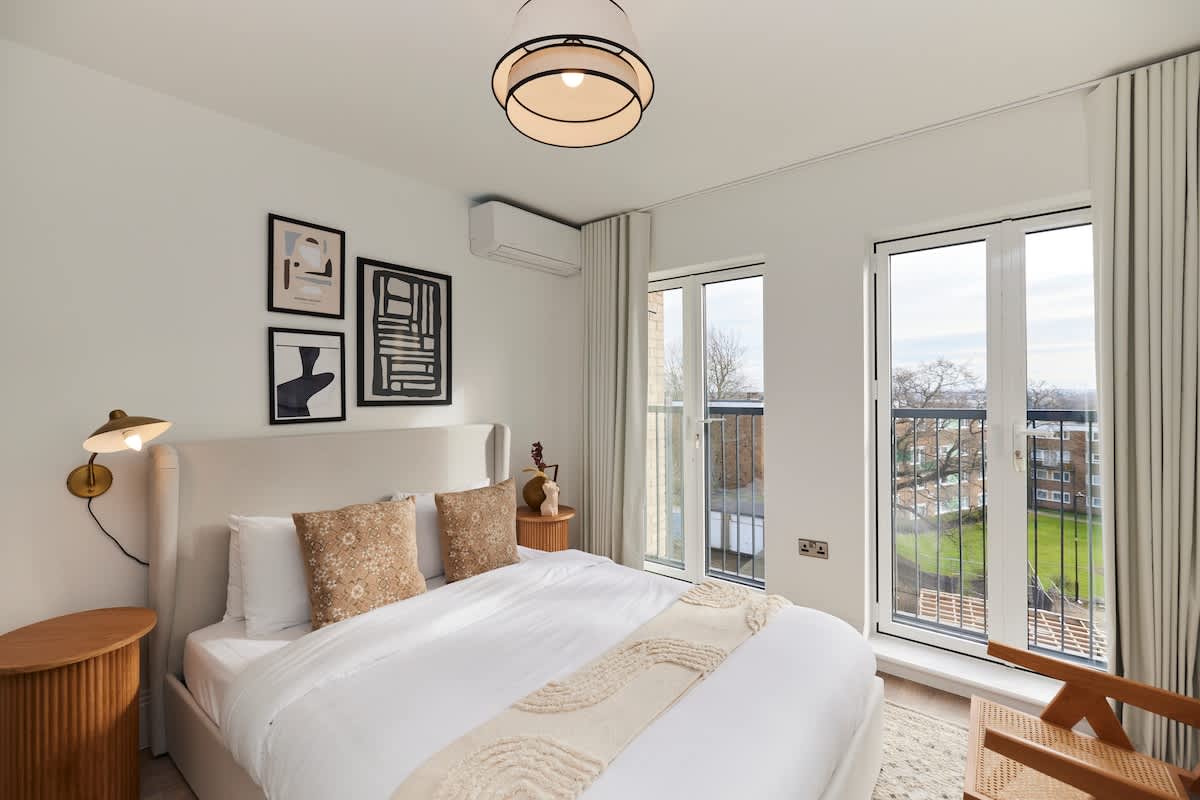 The Wembley Park Corner - 2 BDR Flat with Balcony