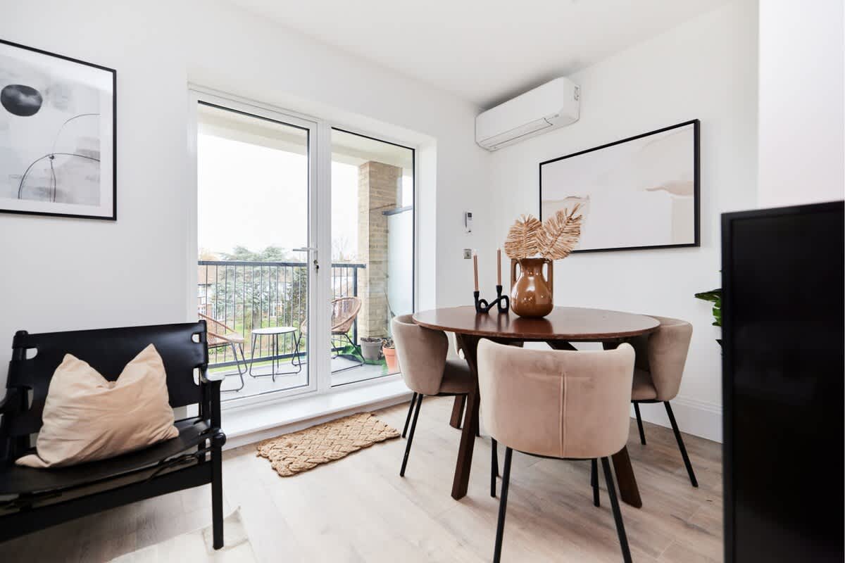 The Wembley Park Corner - 2 BDR Flat with Balcony