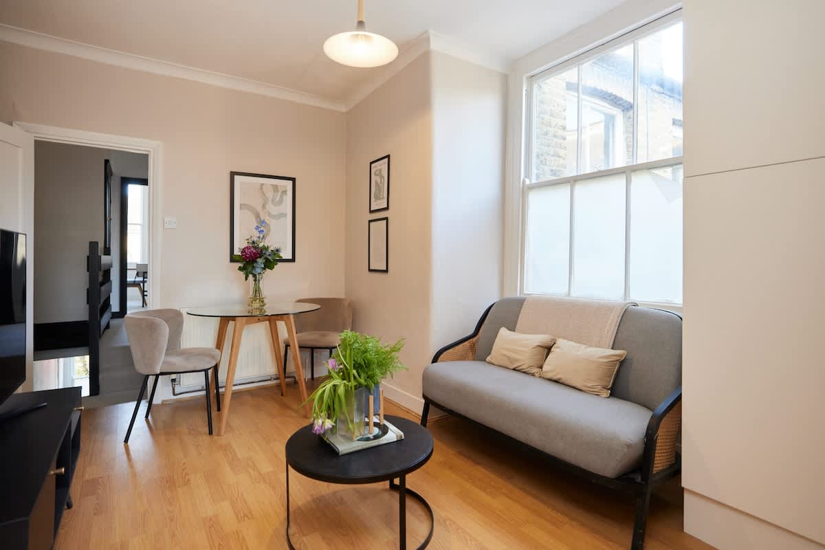 The Leyton Midland Crib - Cozy 2BDR  with Garden