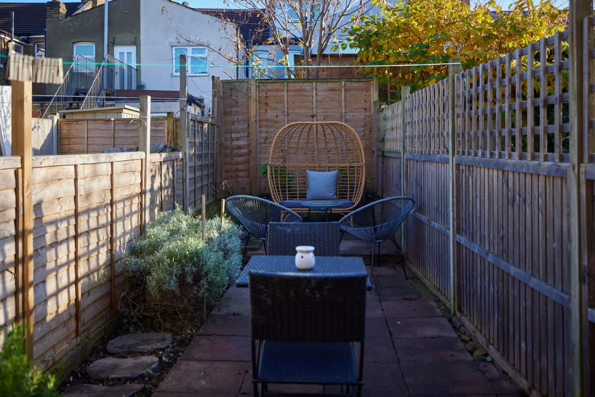 The Leyton Midland Crib - Cozy 2BDR  with Garden