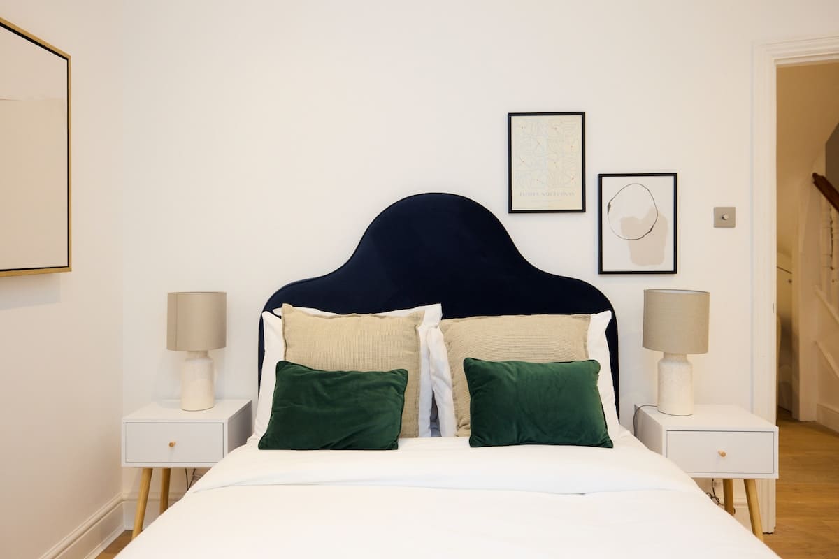 The Belsize Park Place - 6BDR Home with Garden