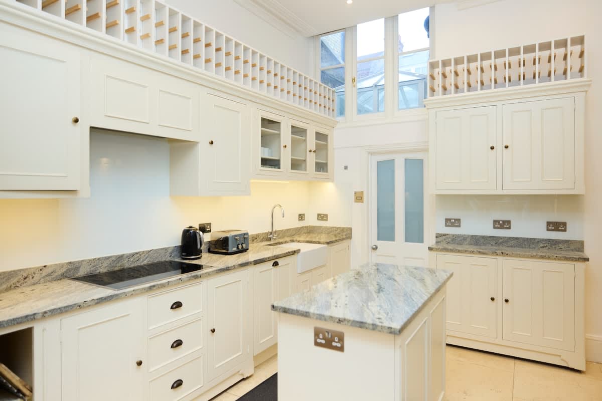 The Belsize Park Place - 6BDR Home with Garden