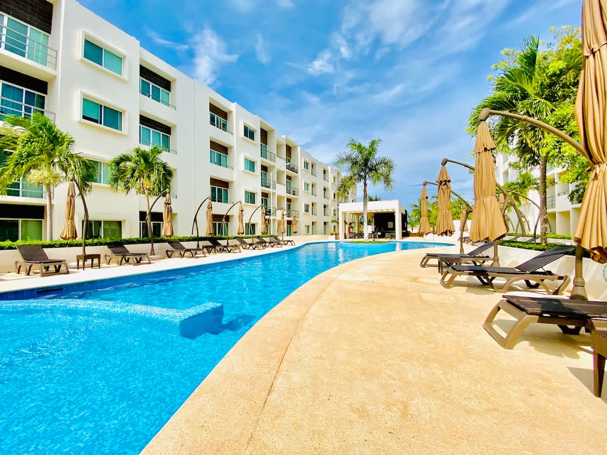 Charming Condo in Cancun with Pool, Balcony and WiFi — Cancún, Quintana Roo — vacation rental