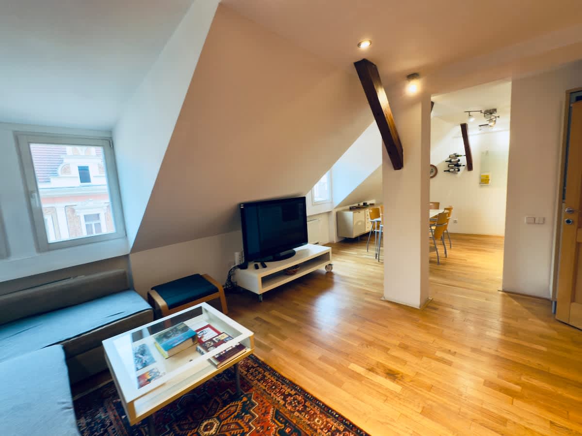 Attic 15 min  to Charles Bridge