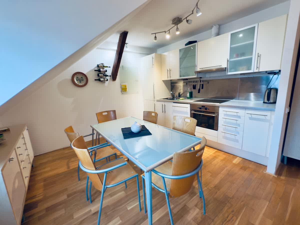 Attic 15 min  to Charles Bridge