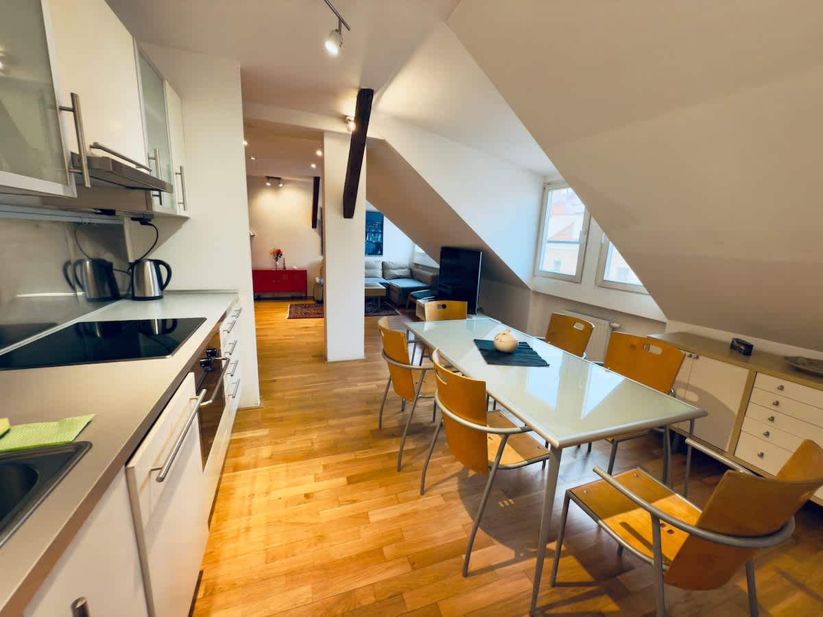 Attic 15 min  to Charles Bridge - Foto 18