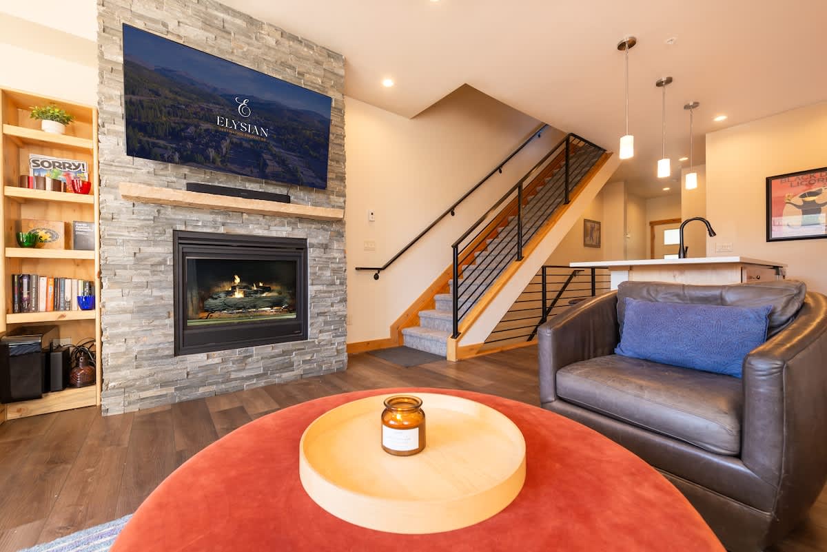- Gather in the cozy living room where a stone fireplace and mounted smart TV set the scene
- Built in shelving holds games, books, and local guides to keep everyone entertained
- Perfect for movie marathons, snowy days, or evening chill time