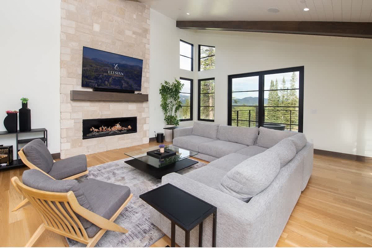 - Wind down after a long day in our bright and spacious living room, designed for ultimate comfort and relaxation. Sink into the plush sectional as you enjoy a movie by the glow of the modern fireplace.