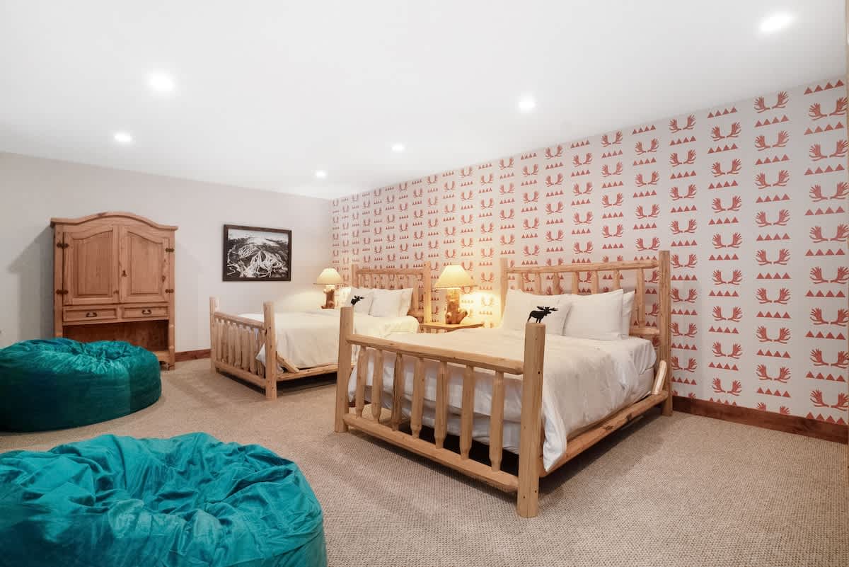 Moose Drool Lodge: Sleeps 12, 4 Bdrms, 4.5 Bath | Elysian