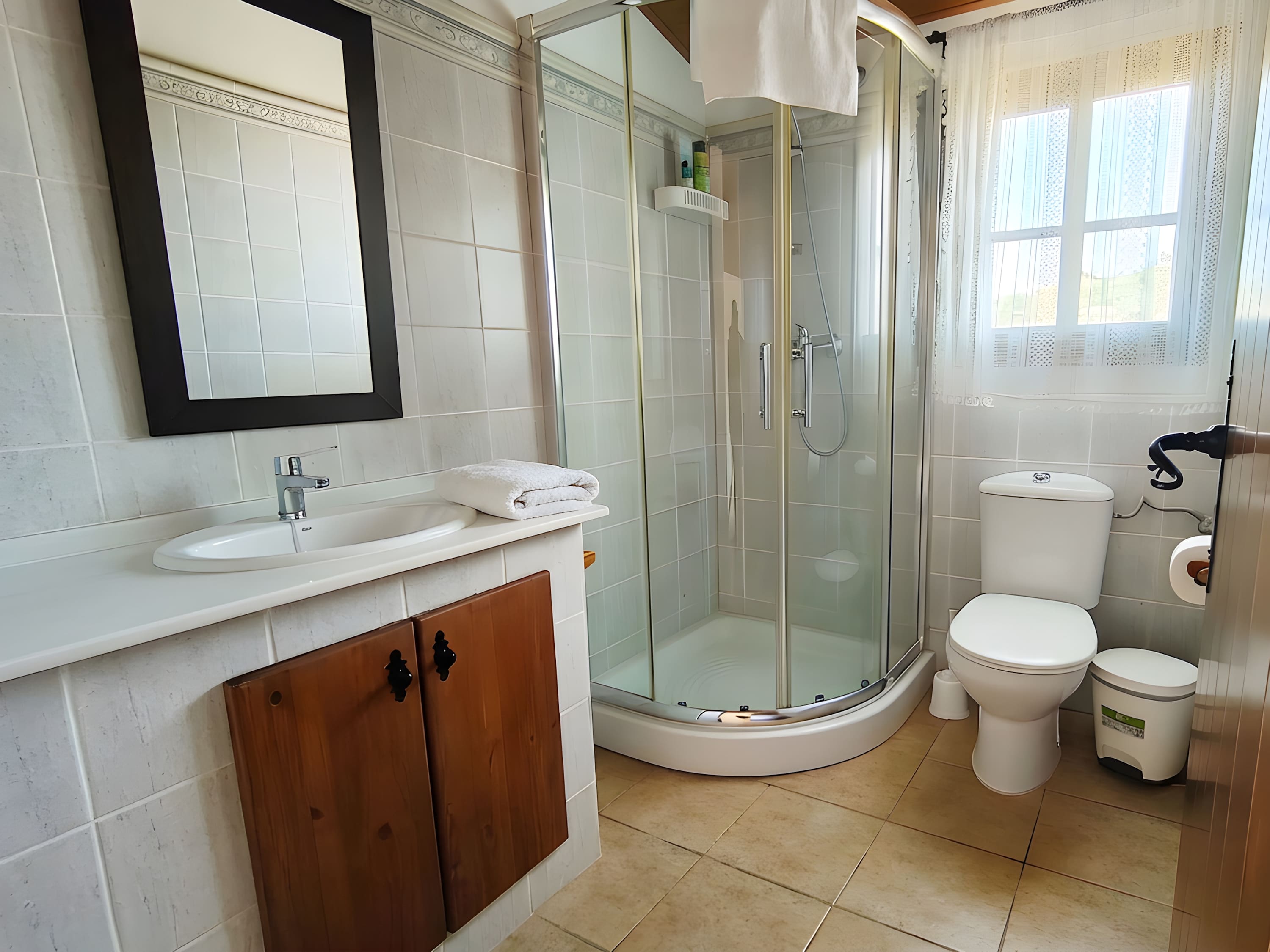 Chalet con piscina y jardín privado, ideal para familias y vacaciones en Conil - image 15