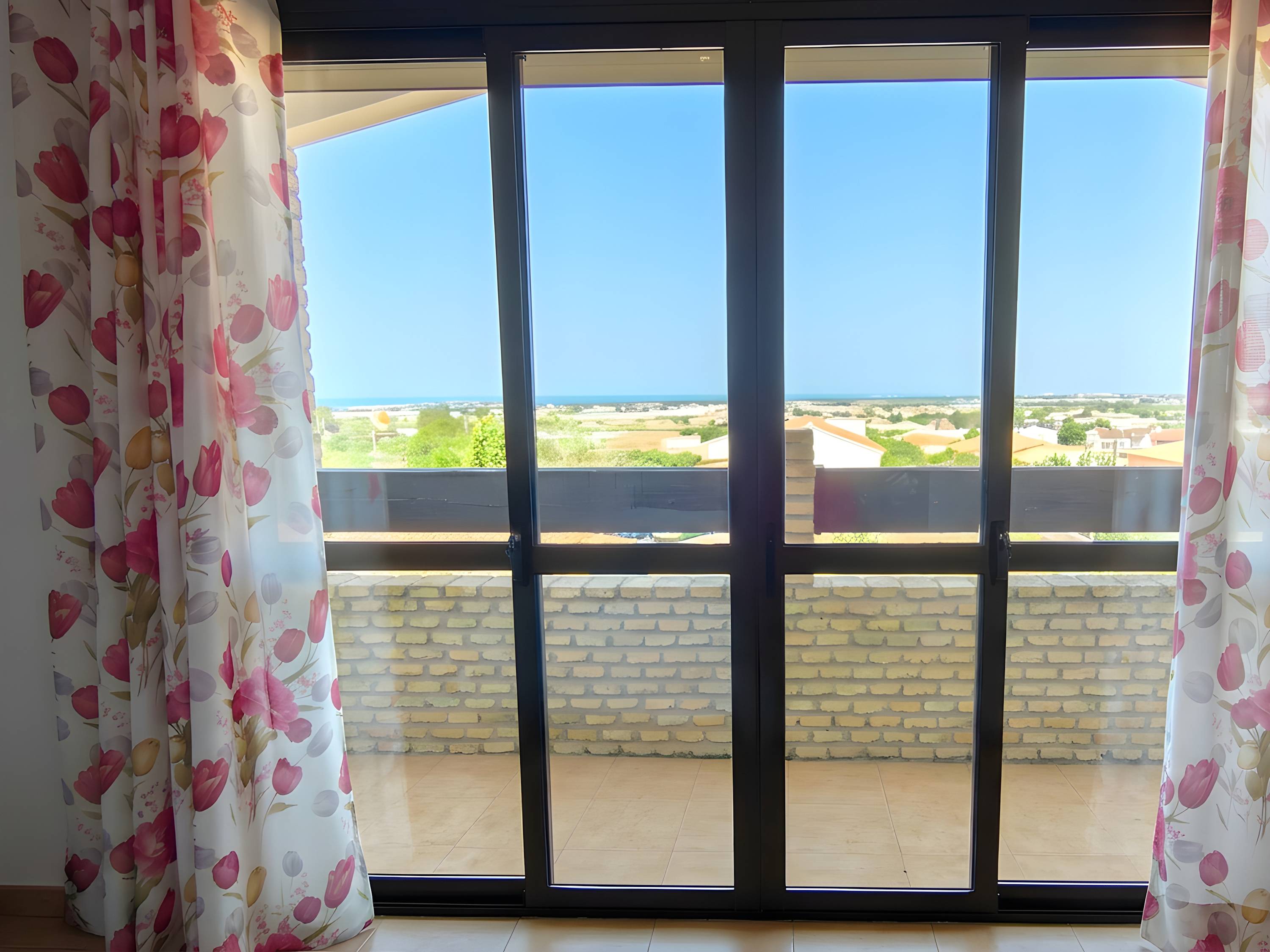 Chalet con piscina y jardín privado, ideal para familias y vacaciones en Conil - image 16