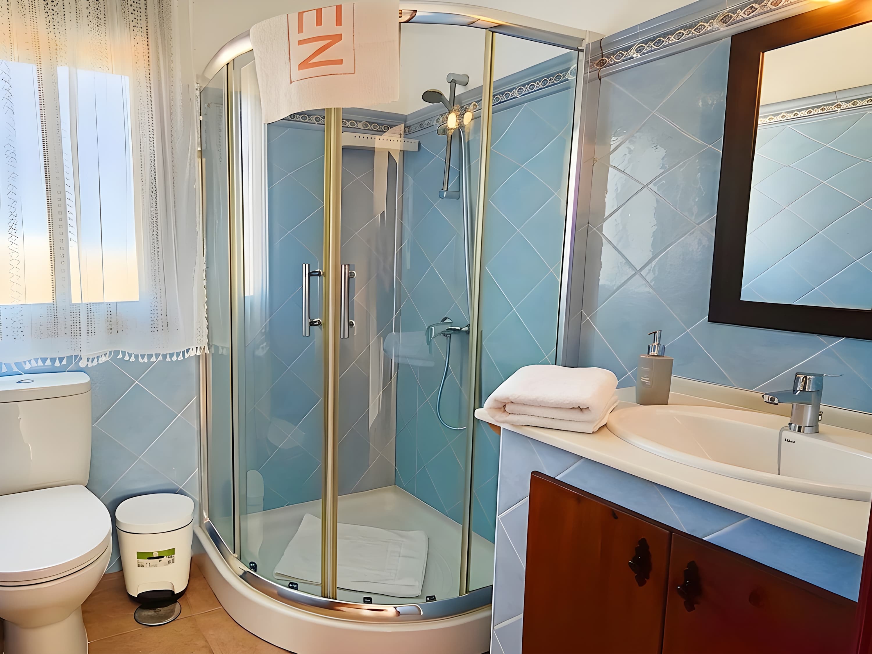 Chalet con piscina y jardín privado, ideal para familias y vacaciones en Conil - image 14
