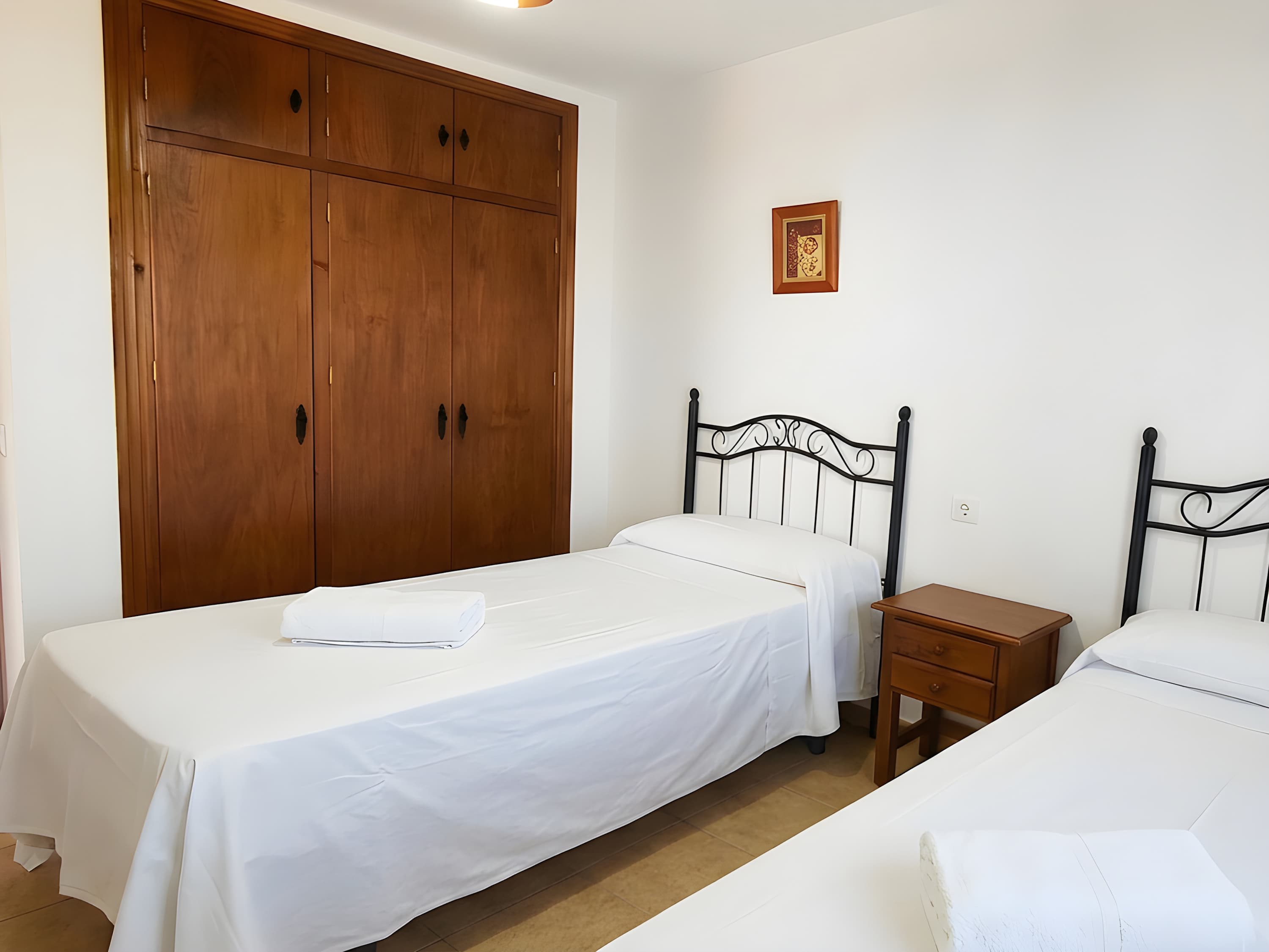 Chalet con piscina y jardín privado, ideal para familias y vacaciones en Conil - image 12