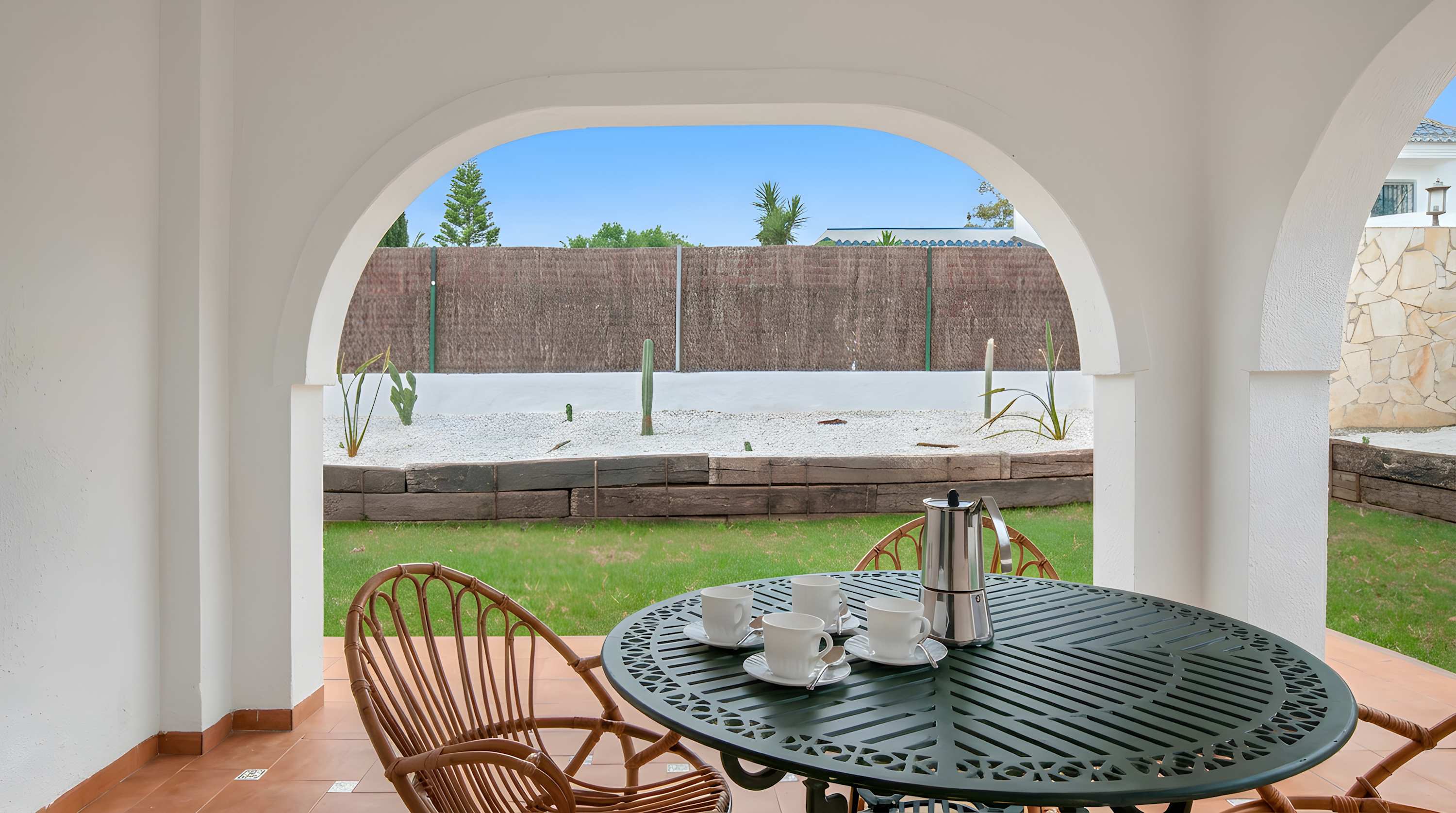 Apartamento accesible en Conil con piscina compartida, parking y jardín privado - image 7