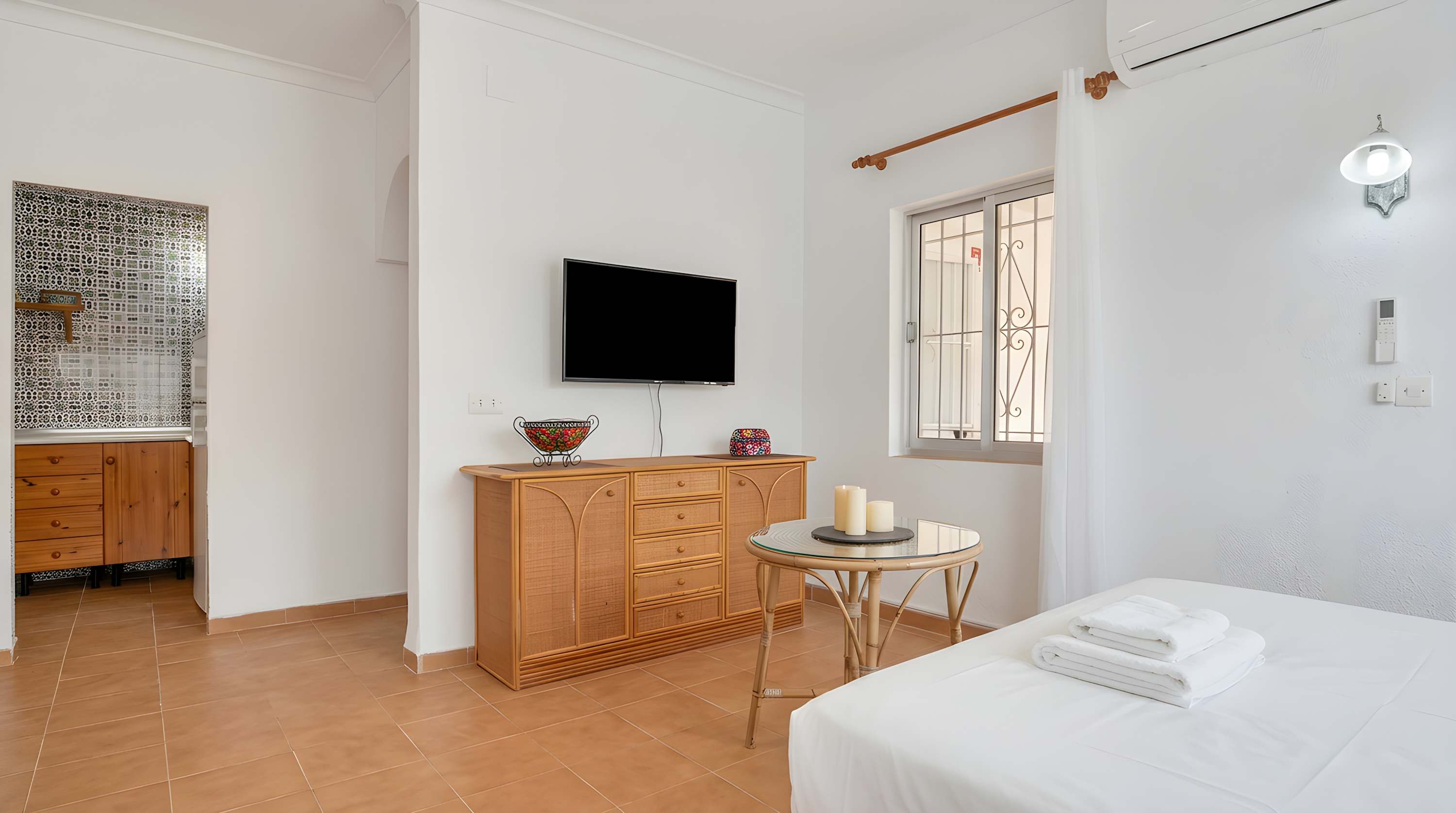 Apartamento accesible en Conil con piscina compartida, parking y jardín privado - image 10