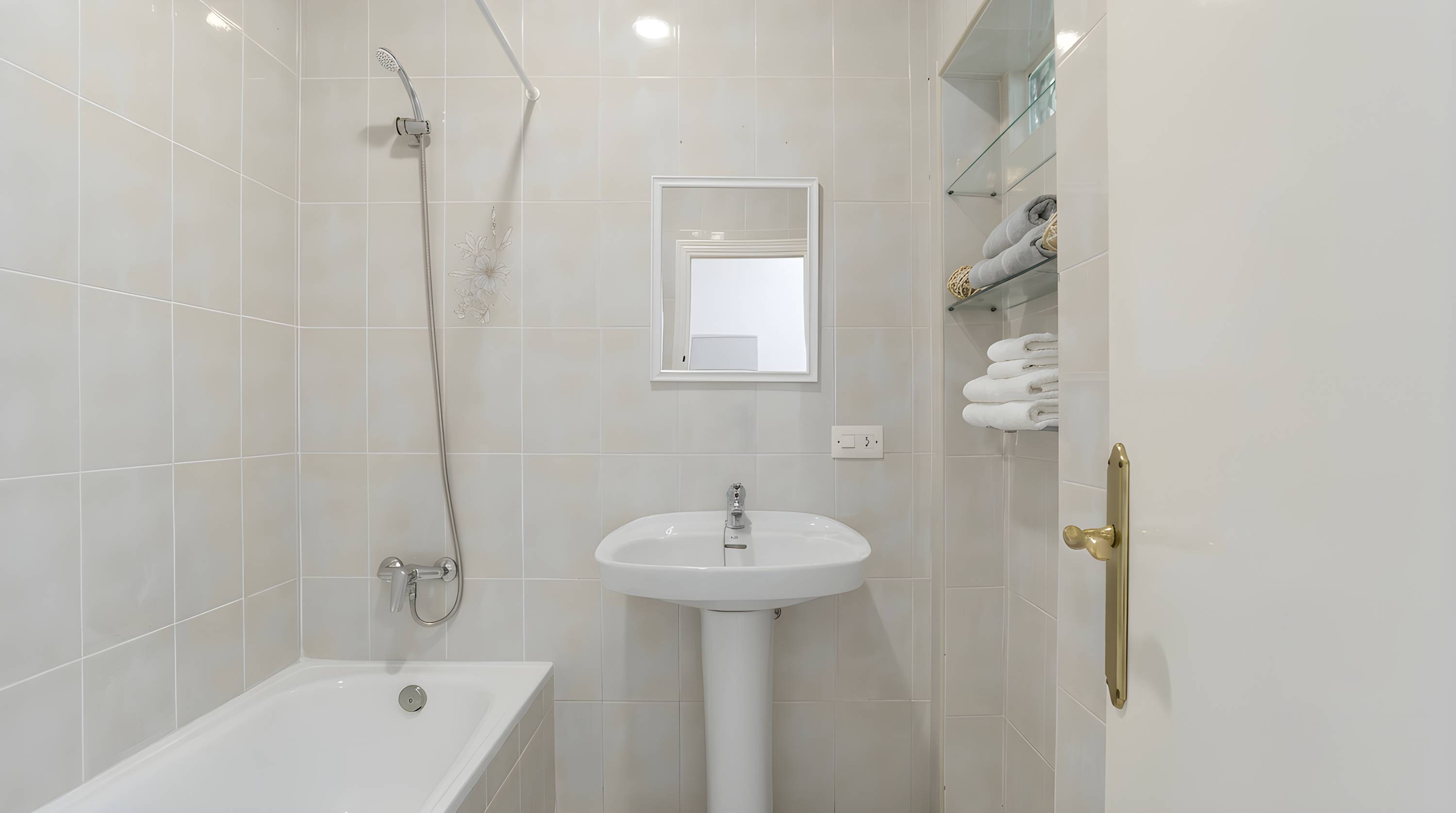 Apartamento accesible en Conil con piscina compartida, parking y jardín privado - image 23