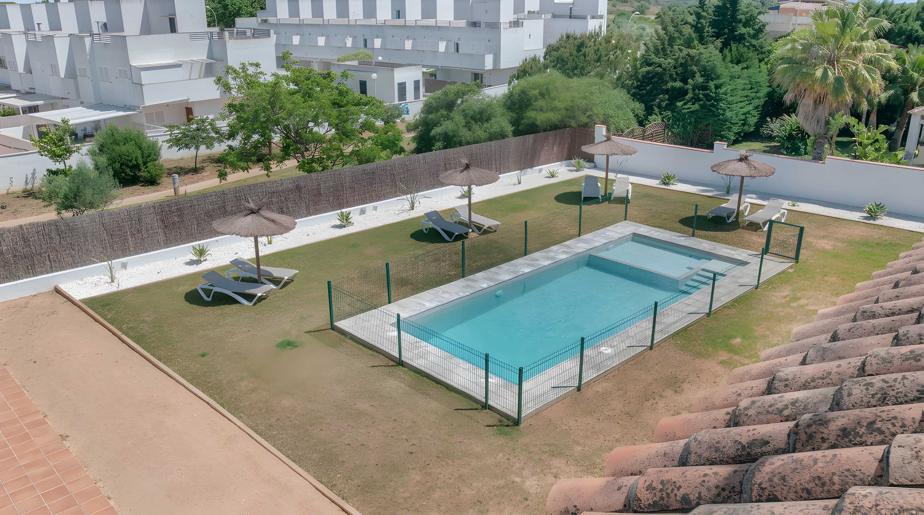 Apartamento accesible en Conil con piscina compartida, parking y jardín privado - image 4