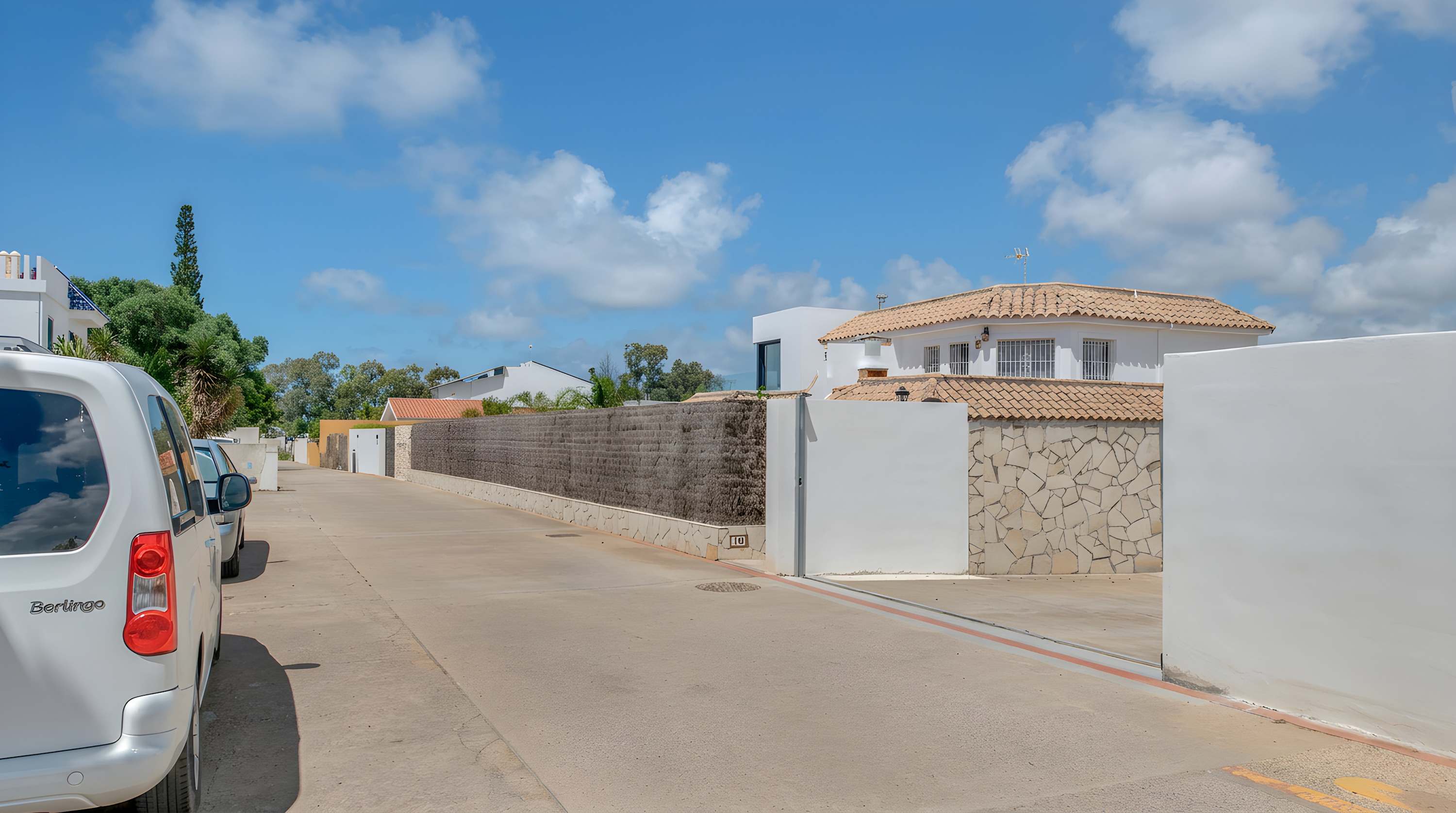 Apartamento accesible en Conil con piscina compartida, parking y jardín privado - image 27