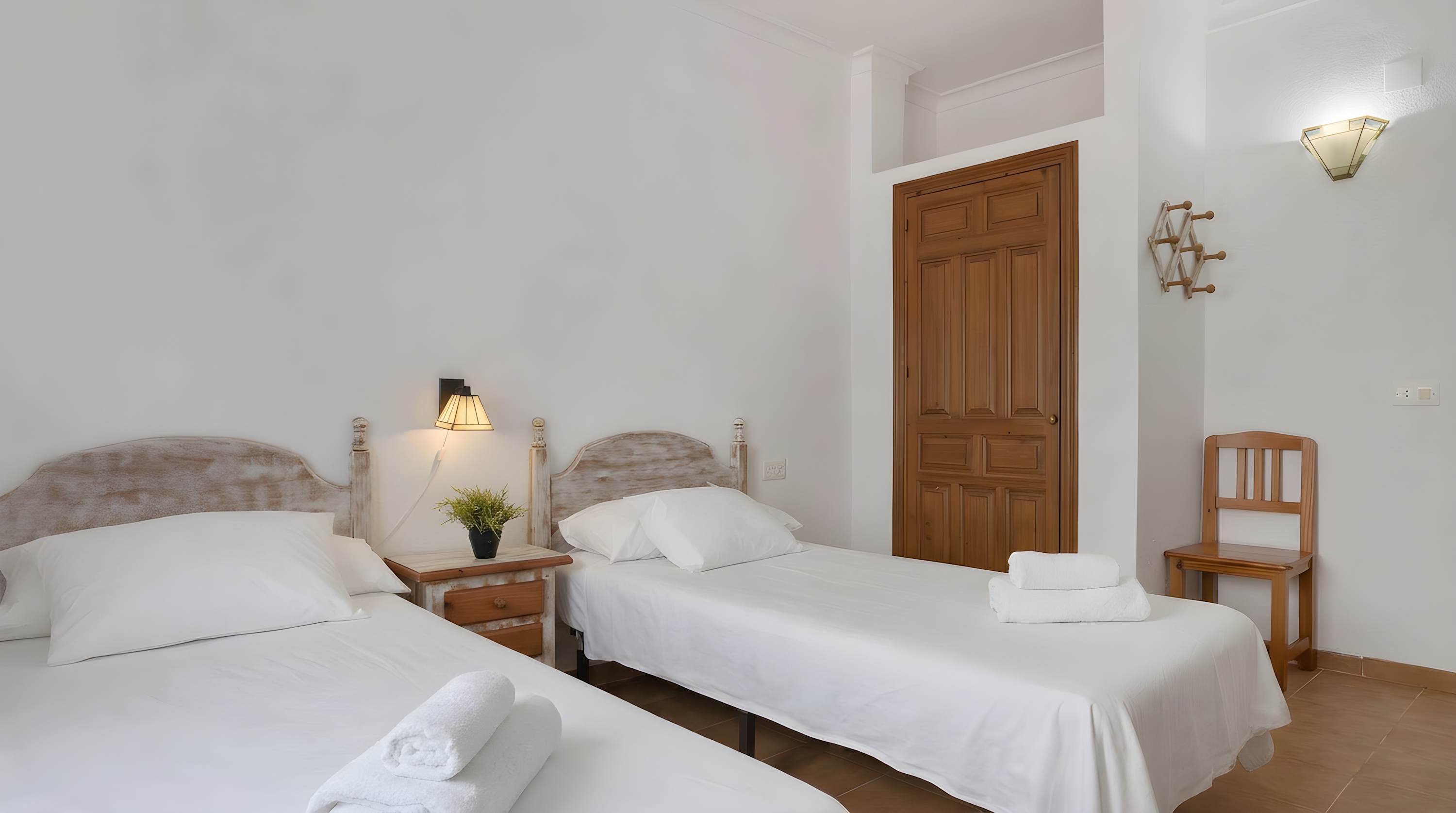 Apartamento accesible en Conil con piscina compartida, parking y jardín privado - image 19