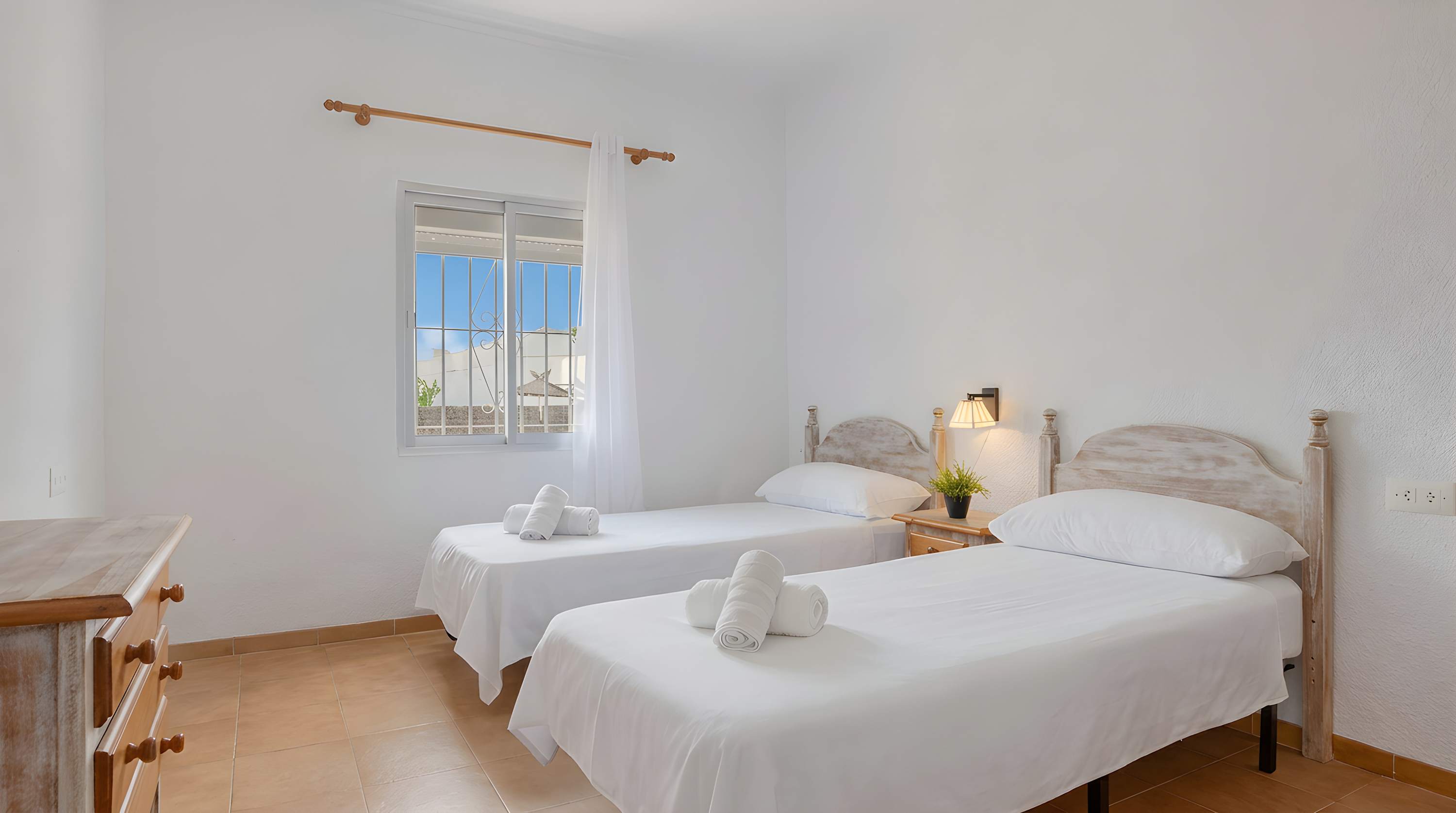 Apartamento accesible en Conil con piscina compartida, parking y jardín privado - image 21
