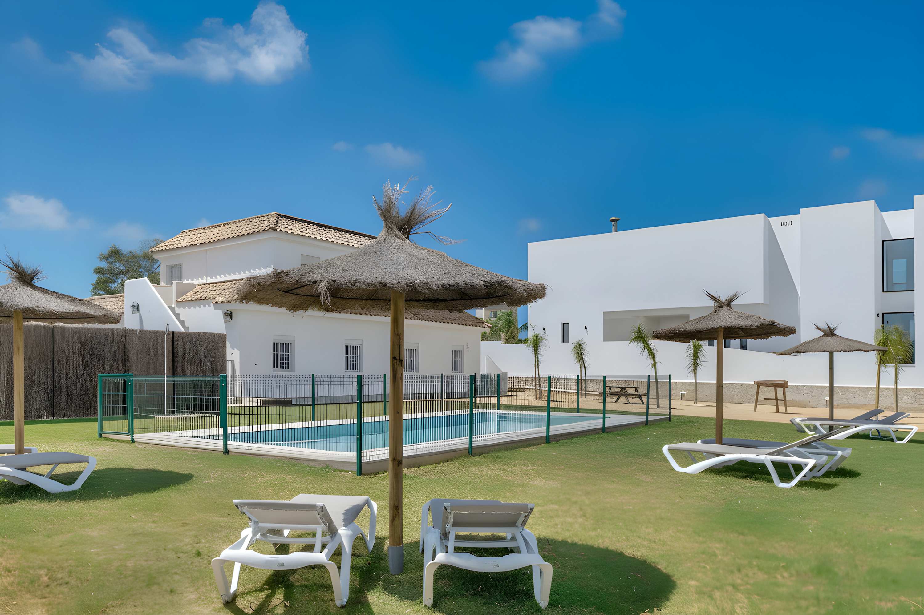 Casa en Conil: apartamento con piscina compartida, jardín y parking privado - image 17