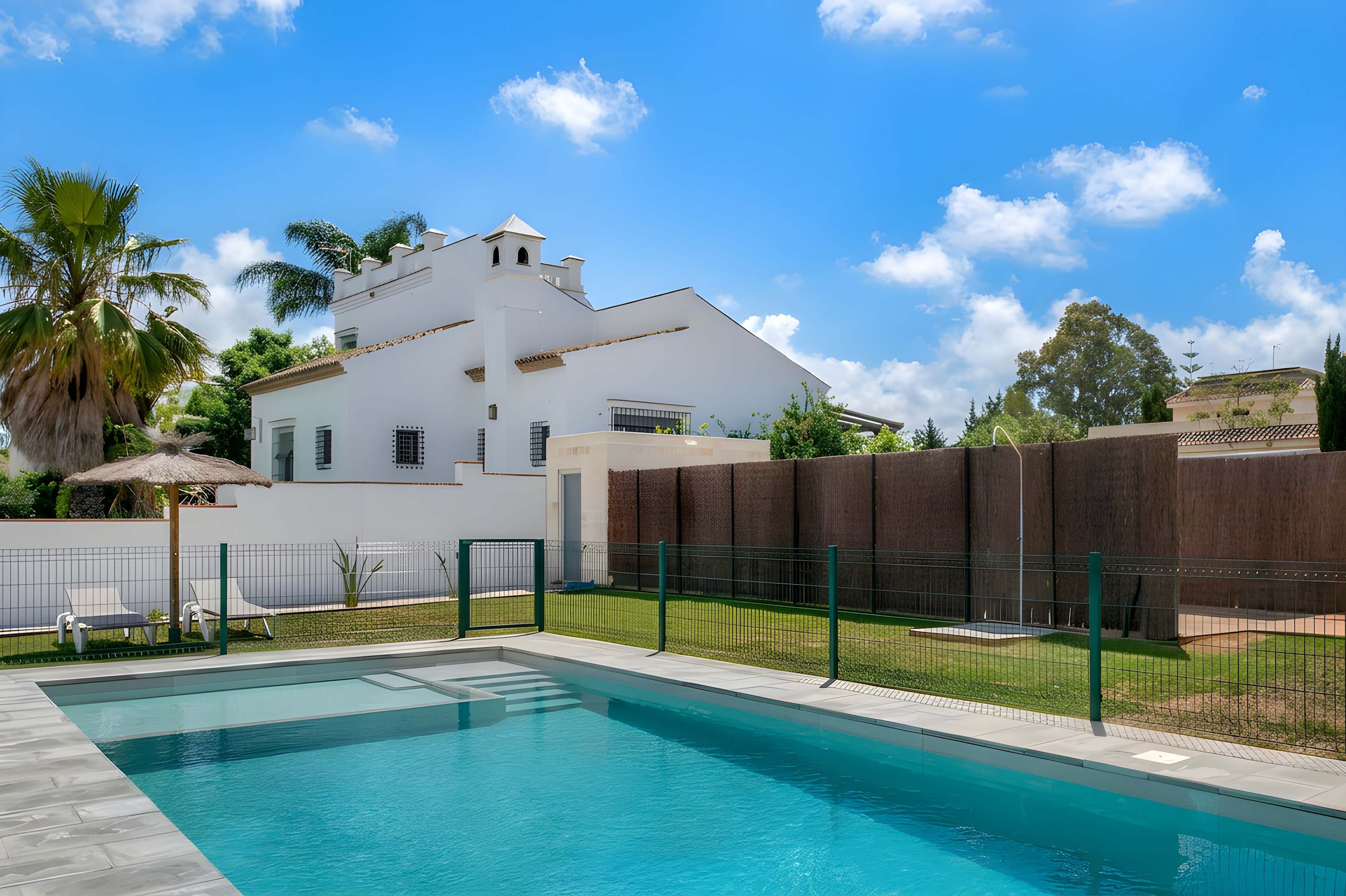 Casa increíble – alojamiento con piscina compartida y WiFi, ideal para familias en Conil - image 1