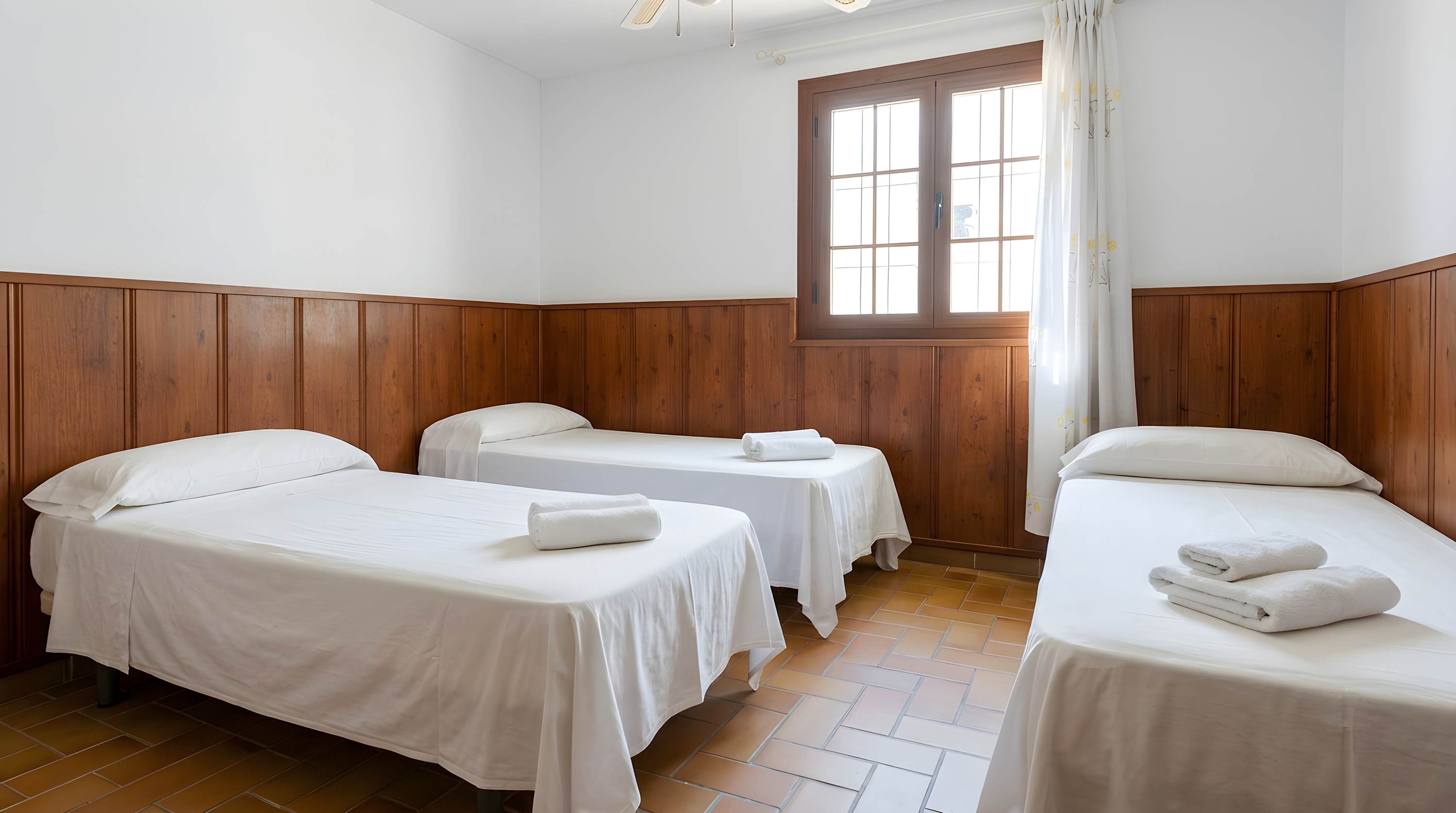 Amplio Chalet con Piscina, Terraza y Barbacoa – Cerca del Mar en Conil - image 21