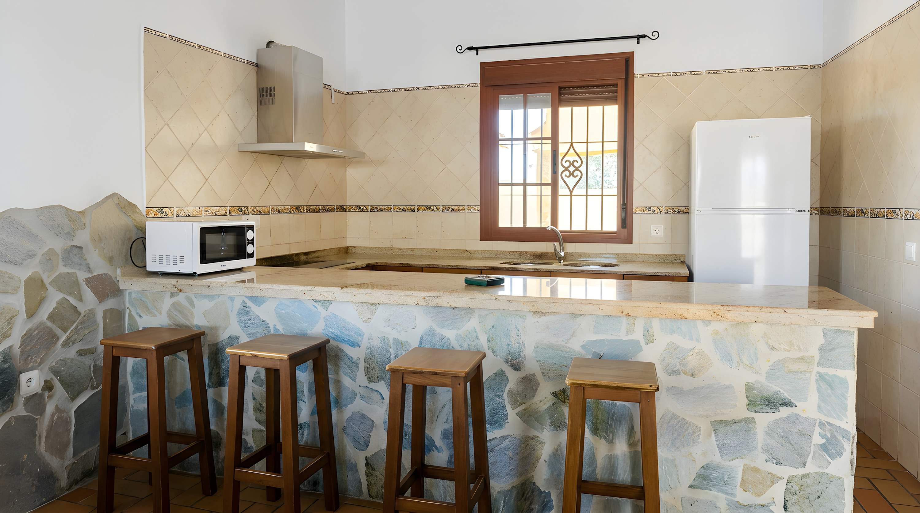 Amplio Chalet con Piscina, Terraza y Barbacoa – Cerca del Mar en Conil - image 13
