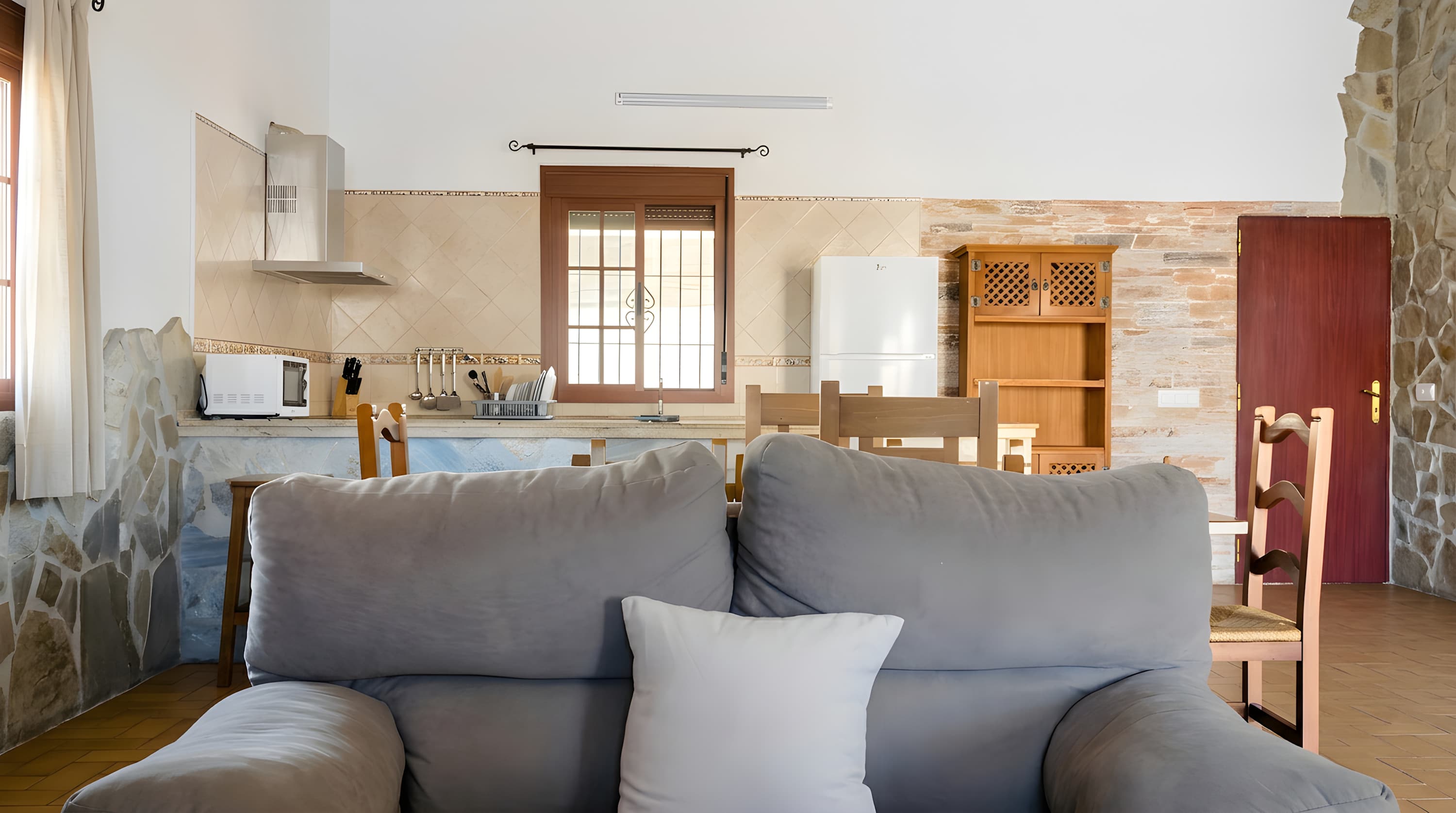 Amplio Chalet con Piscina, Terraza y Barbacoa – Cerca del Mar en Conil - image 8