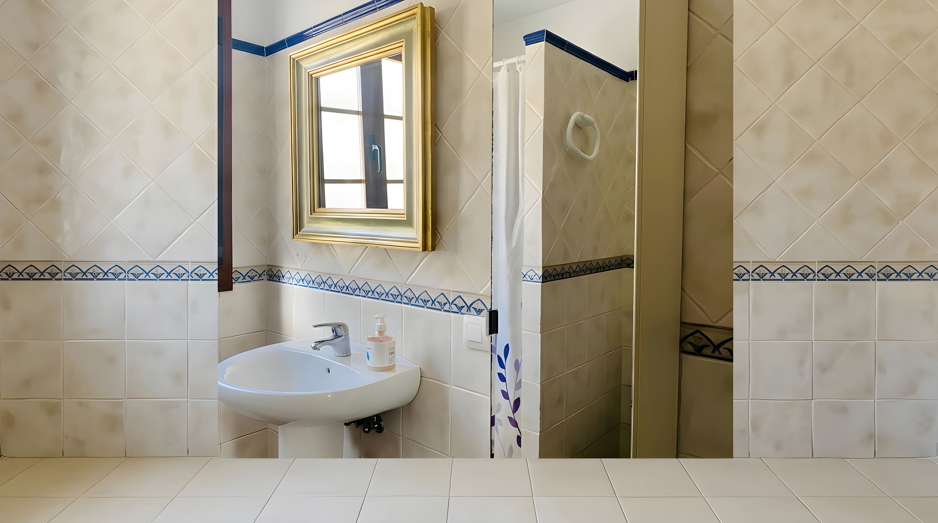 Amplio Chalet con Piscina, Terraza y Barbacoa – Cerca del Mar en Conil - image 27