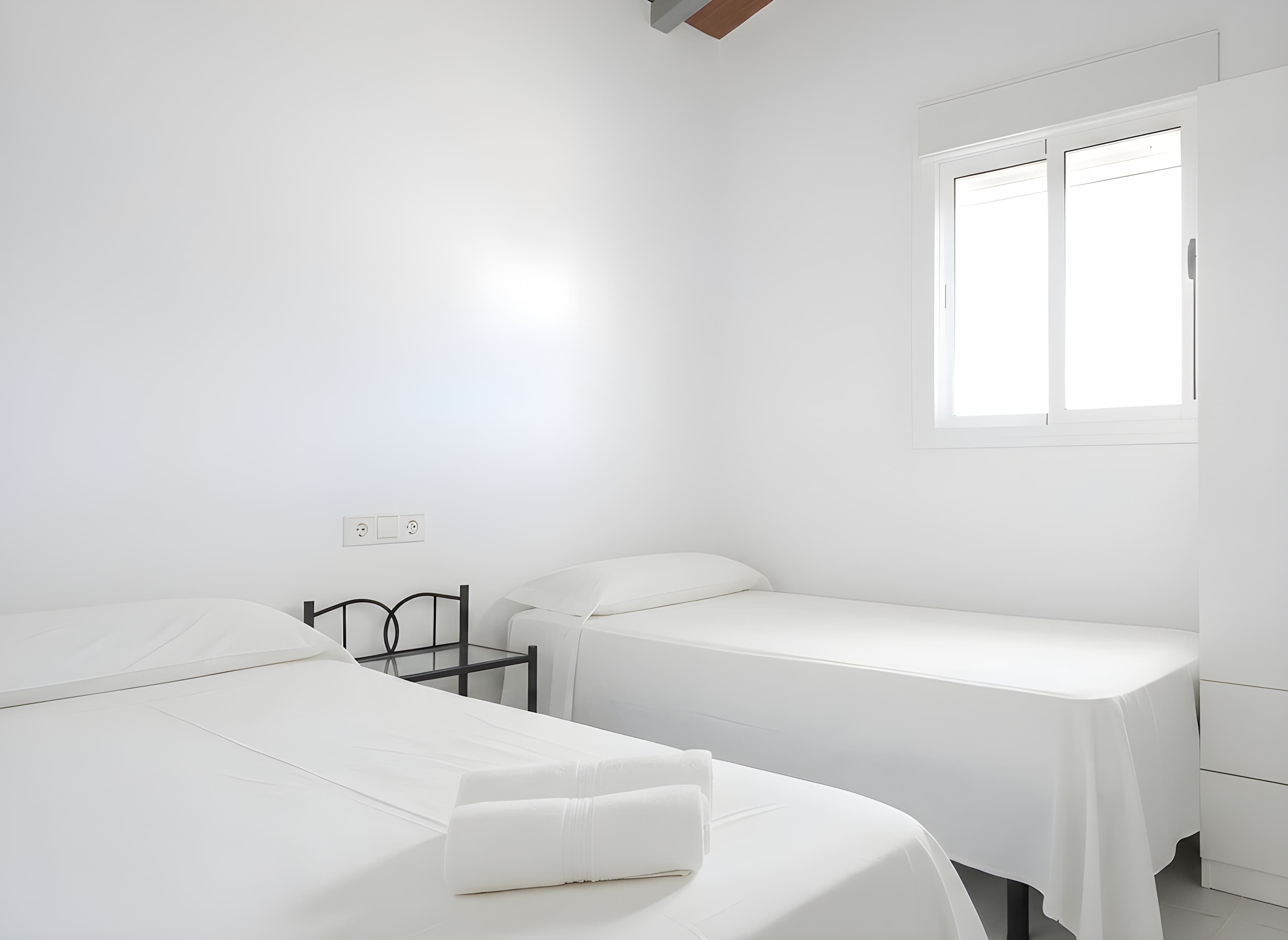 Encantador Chalet con Piscina y Terraza Soleada cerca del Mar en Conil - image 23
