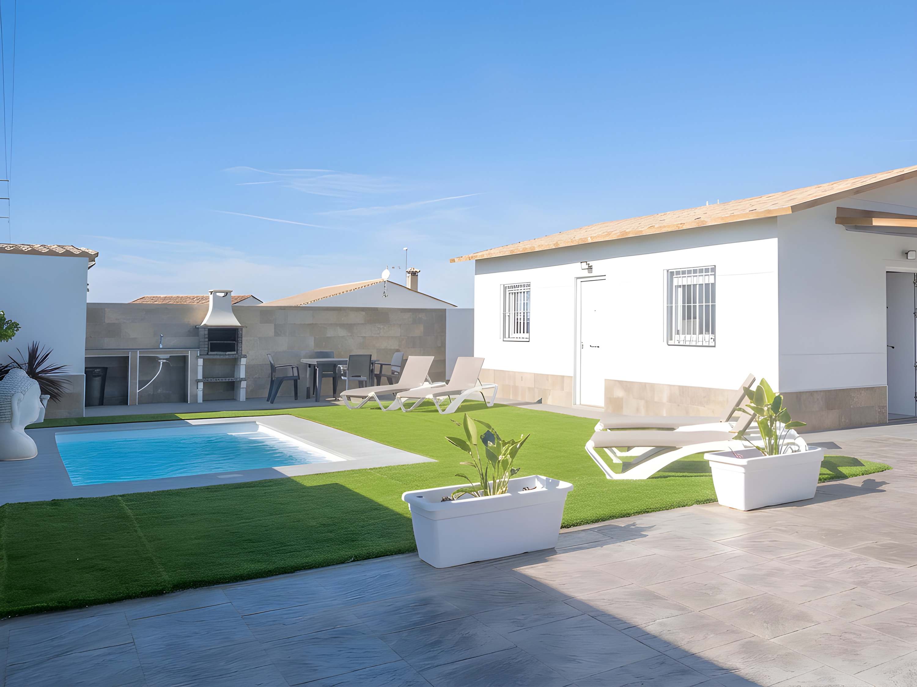 Encantador Chalet con Piscina y Terraza Soleada cerca del Mar en Conil - image 7
