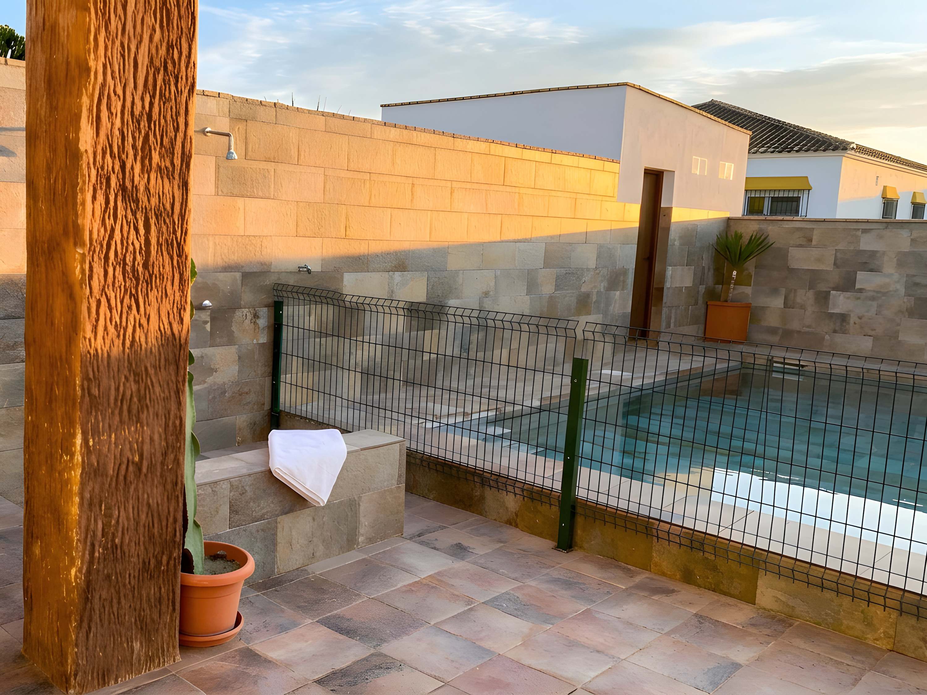 Encantador Chalet con Piscina y Jardín Privado junto a las Playas de Conil - image 7